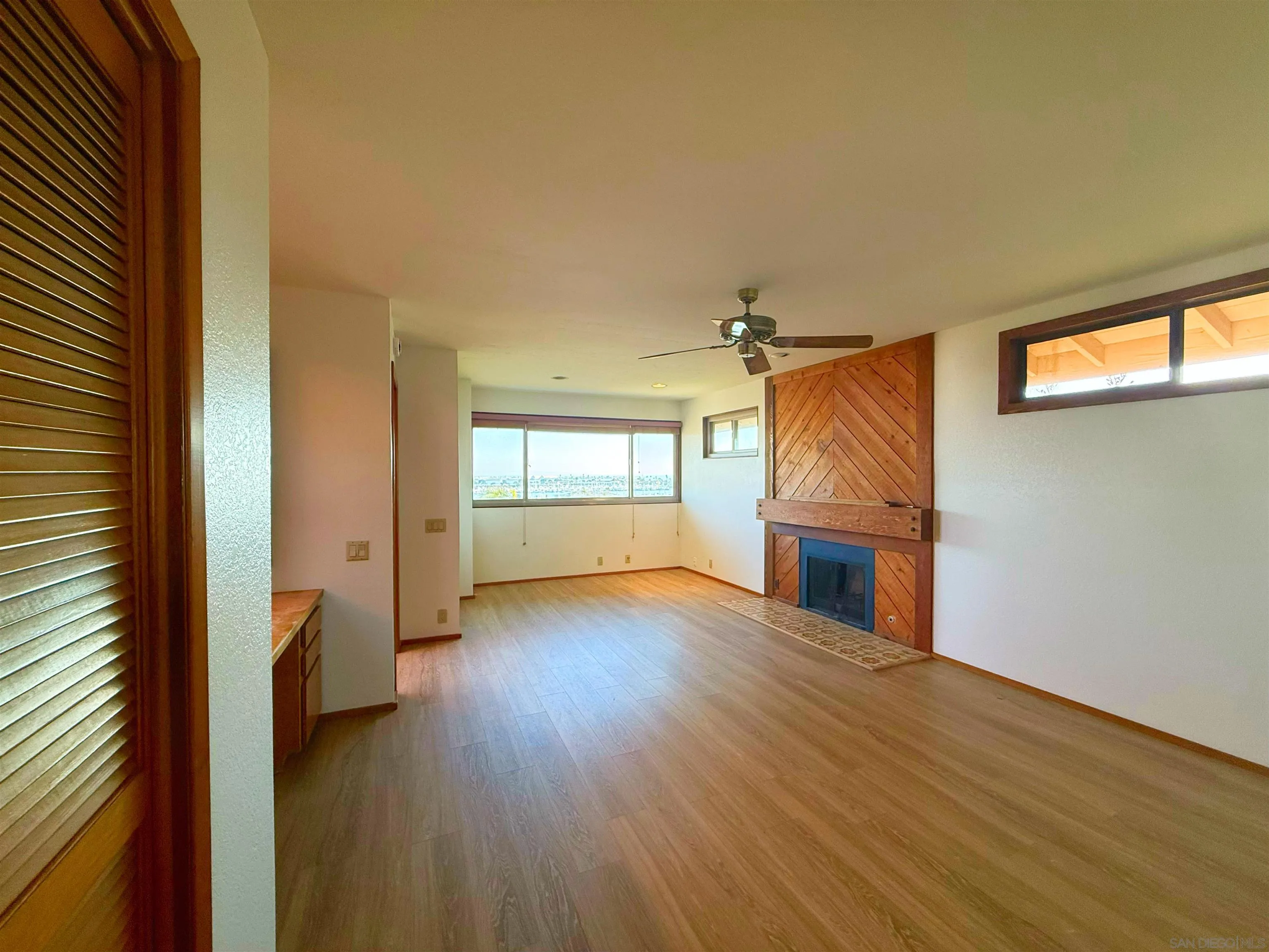 https://cdn.realtyfeed.com/cdn/127/260001483/65b572c17b25a3dc4f1c59a01c468e9f.webp