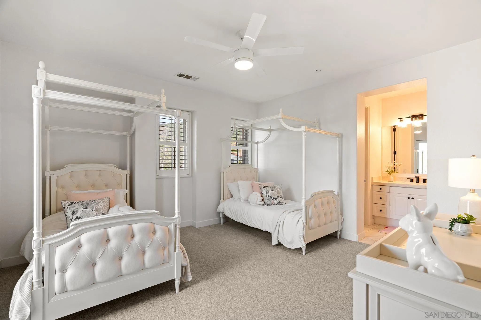 https://cdn.realtyfeed.com/cdn/127/260001487/978b61e8647b0a0f47053472e9bf8fe4.webp