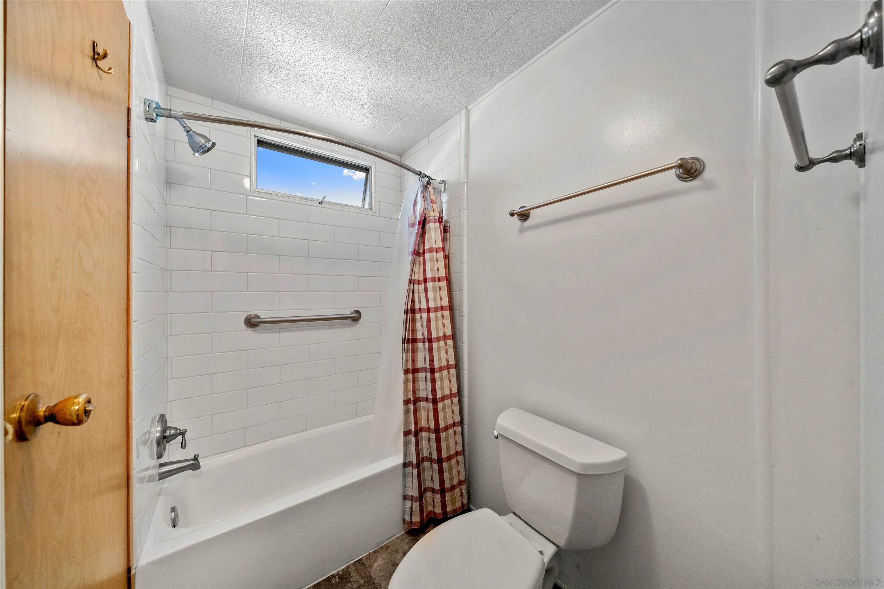 https://cdn.realtyfeed.com/cdn/127/260001490/6445c6d78013fb46b81701a60888cccb.webp