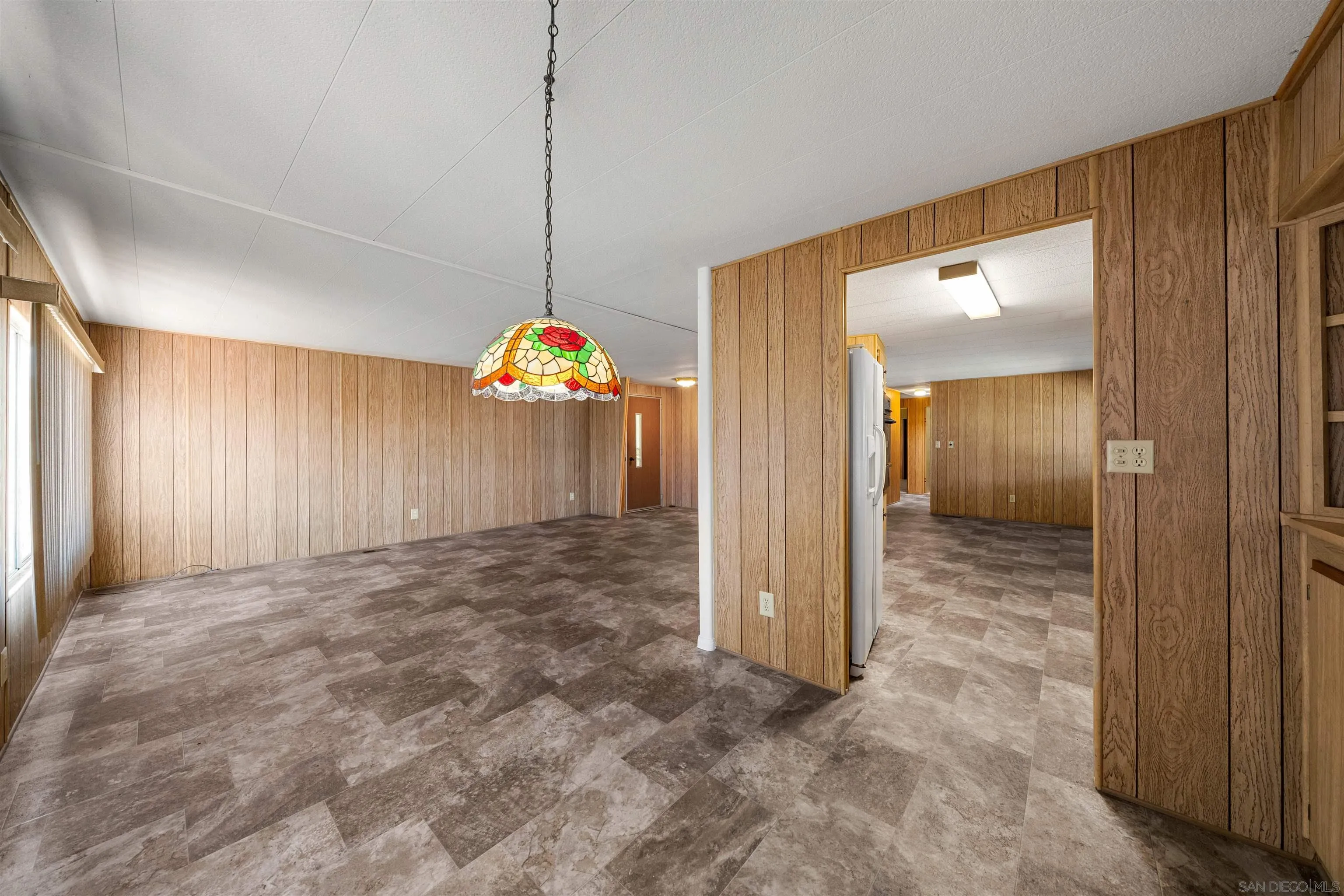 https://cdn.realtyfeed.com/cdn/127/260001490/9b8d3d1a5fc5f5d65c4009d65aa51391.webp