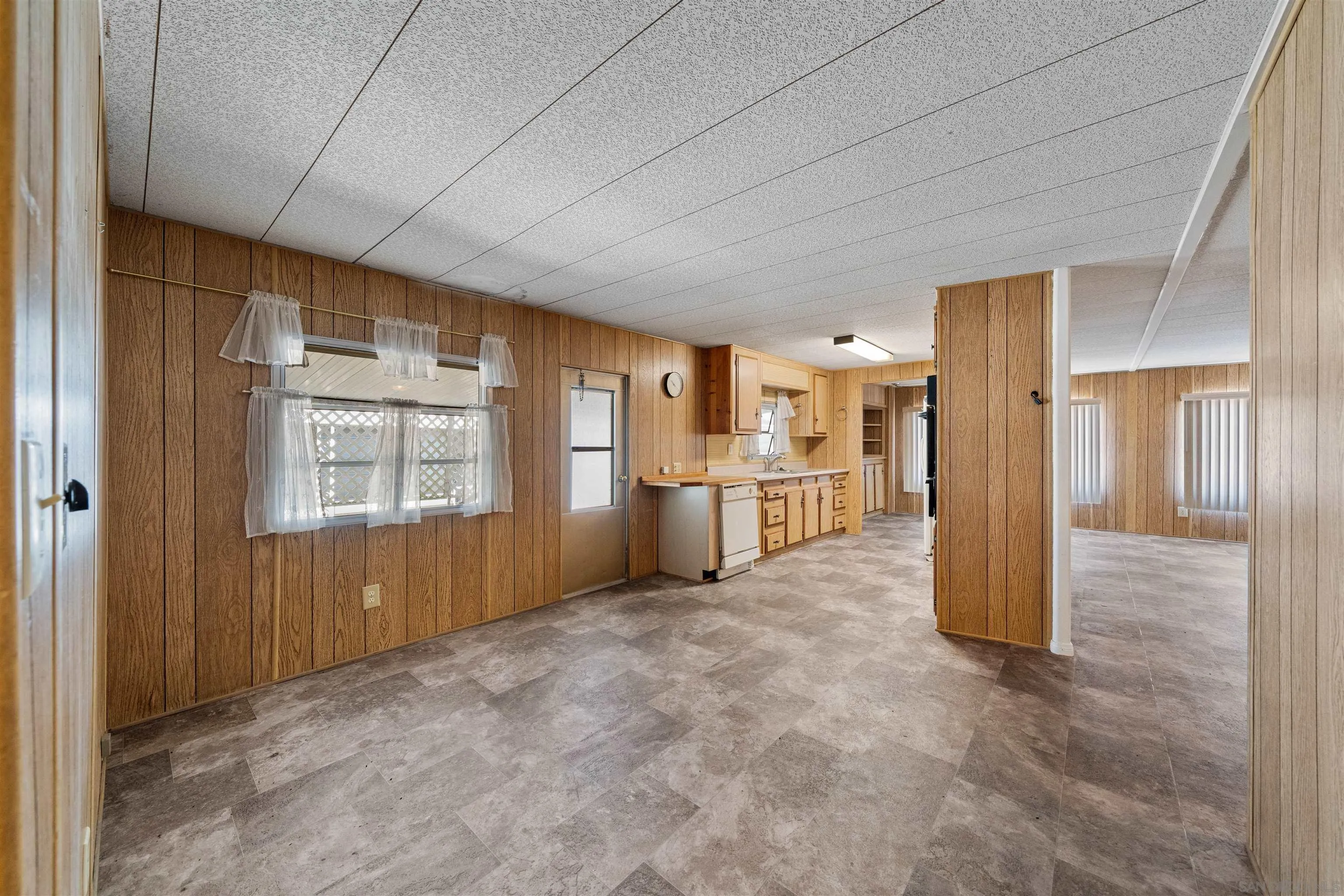 https://cdn.realtyfeed.com/cdn/127/260001490/b1fe377aec3ec8354f005c06c46280af.webp