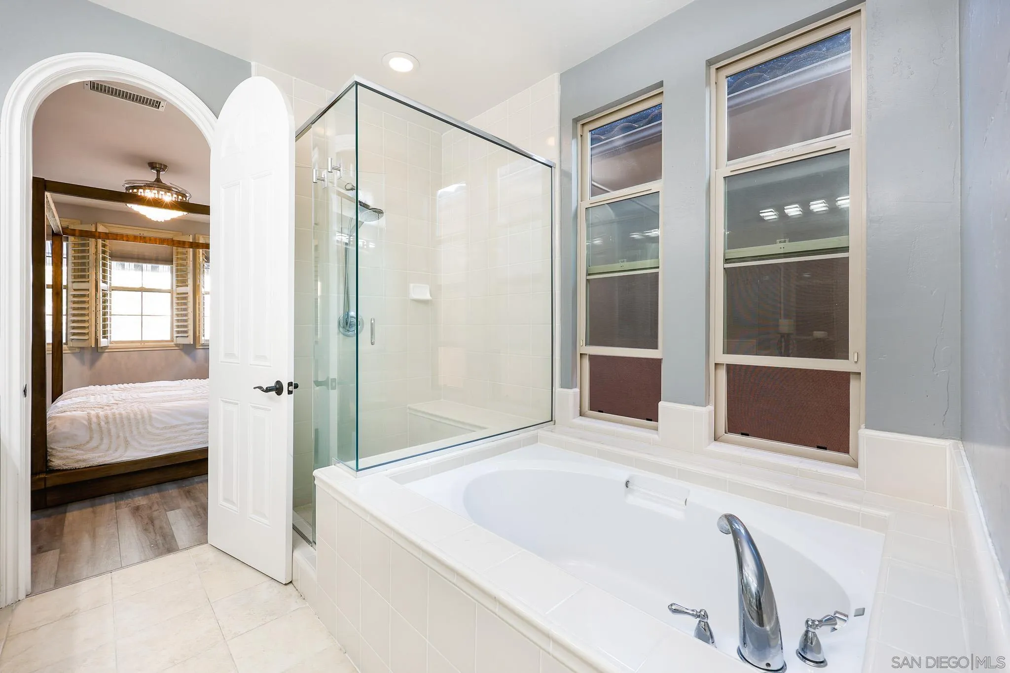 https://cdn.realtyfeed.com/cdn/127/260001493/30546ee86172fd963afb4678be543dcf.webp