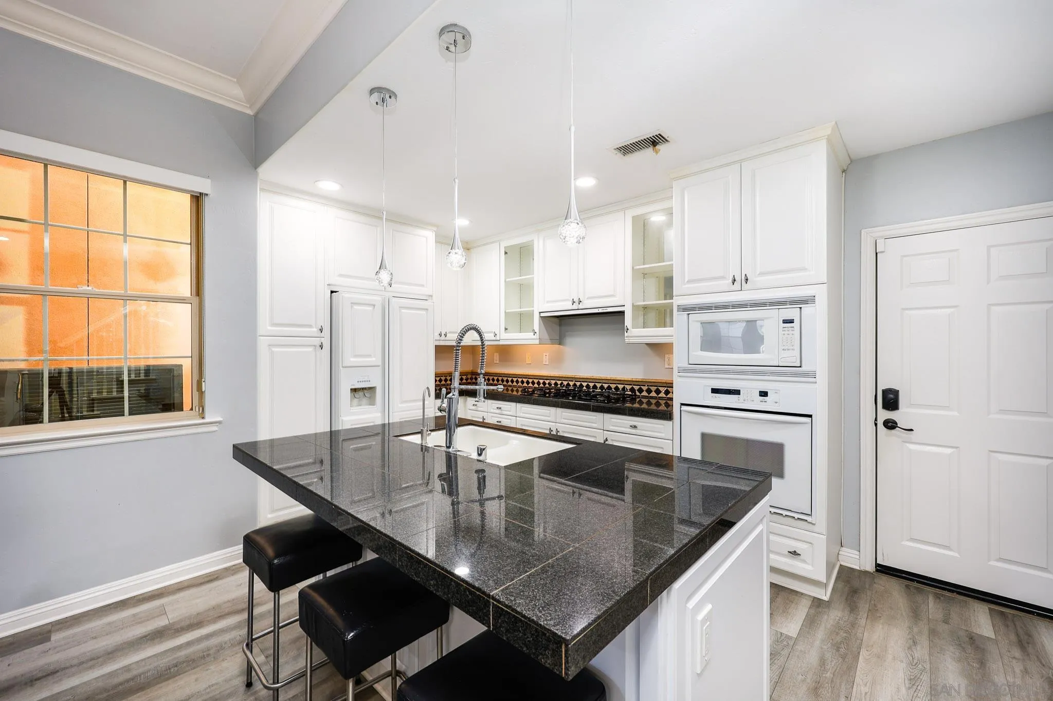 https://cdn.realtyfeed.com/cdn/127/260001493/ac4b4399f12780d88a32f476f268390a.webp