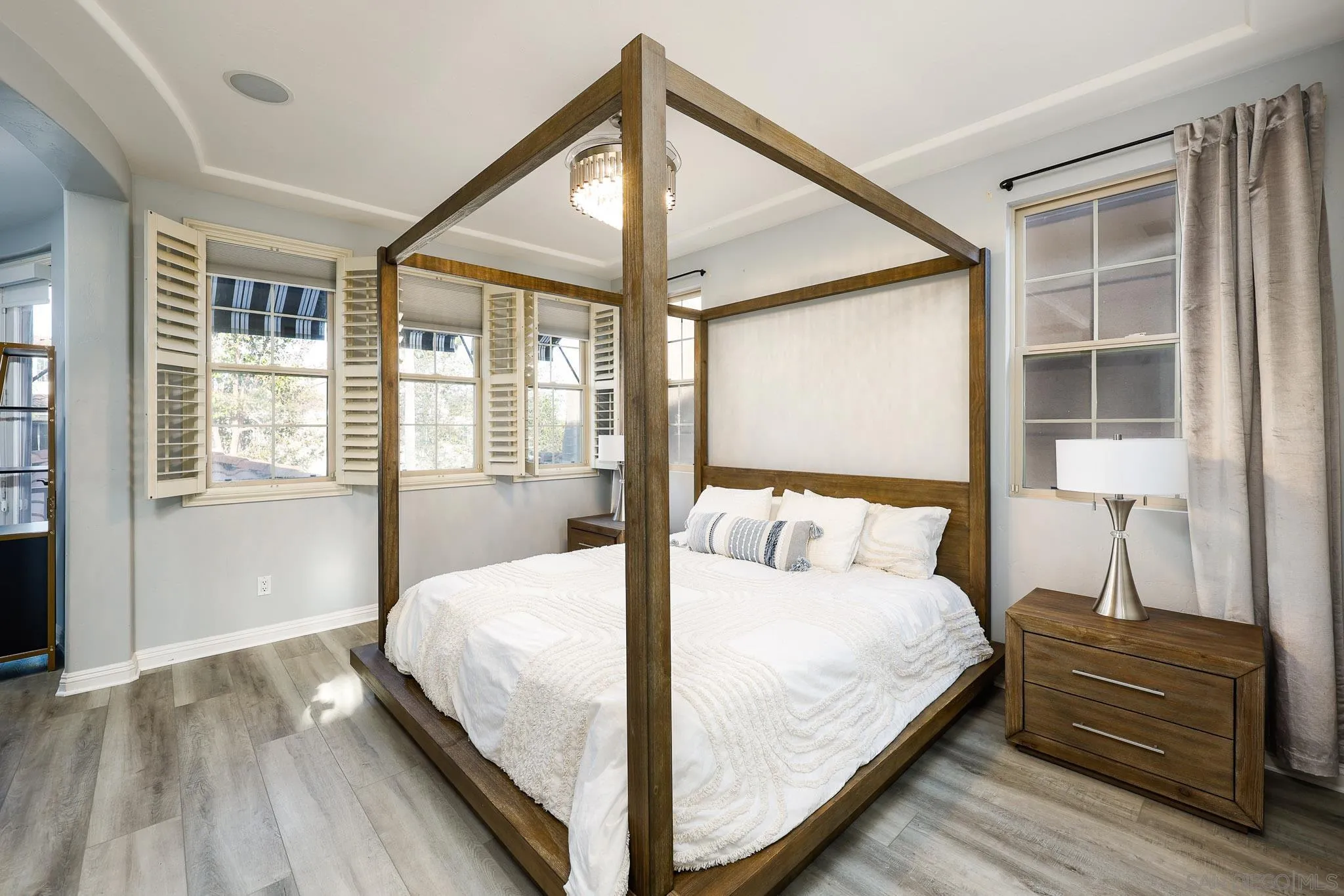 https://cdn.realtyfeed.com/cdn/127/260001493/e2acdaae530a80598f592b5b7777d7d9.webp