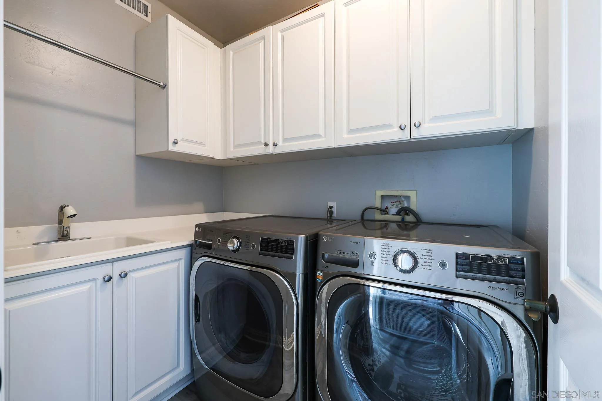 https://cdn.realtyfeed.com/cdn/127/260001493/ec2c48c9aaeb39e5884d83dba98dab53.webp