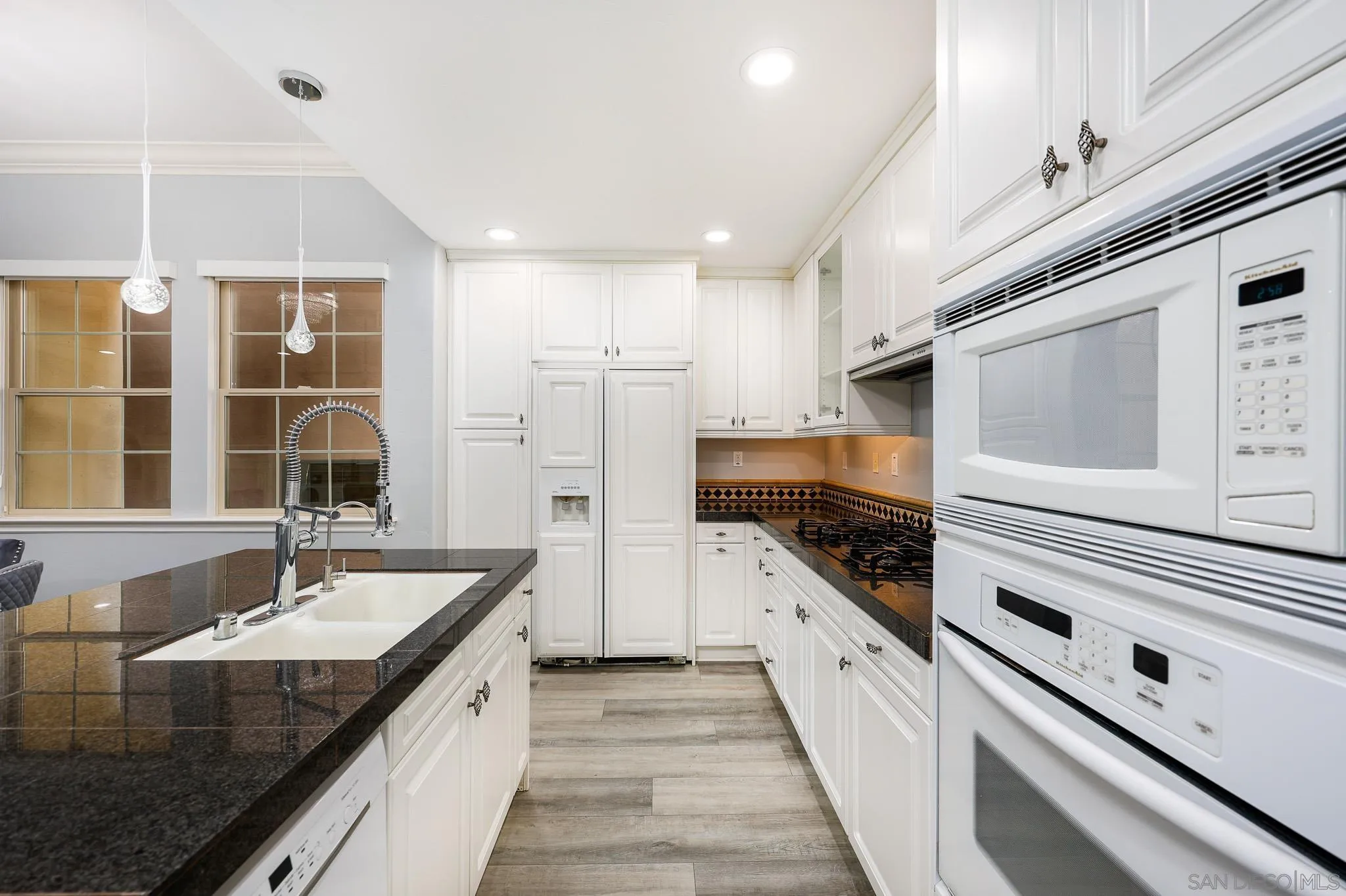 https://cdn.realtyfeed.com/cdn/127/260001493/fab2d8b7df48bbea2070cb661622045b.webp