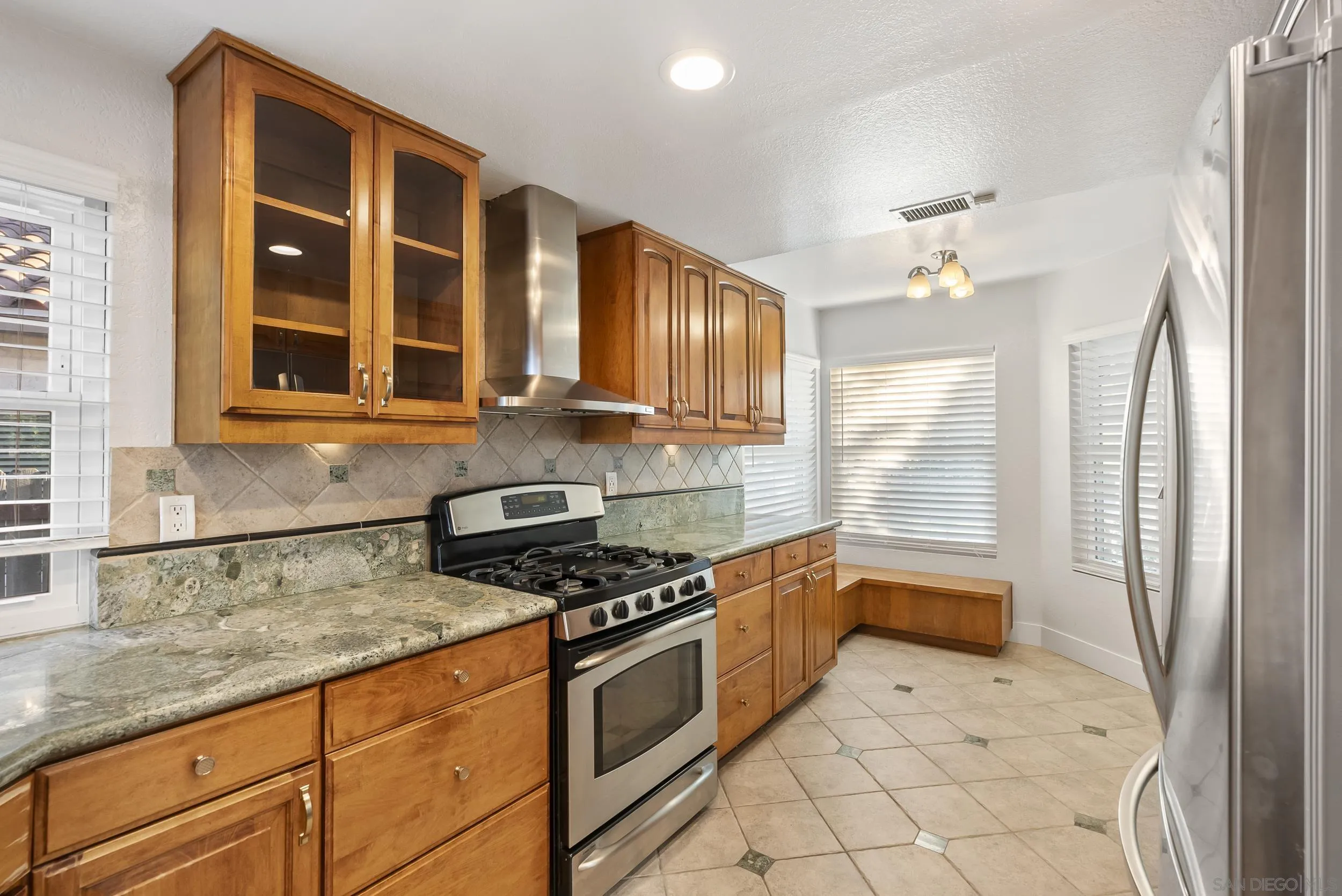 https://cdn.realtyfeed.com/cdn/127/260001496/0a8a621988dc716124d98766fc9e493f.webp