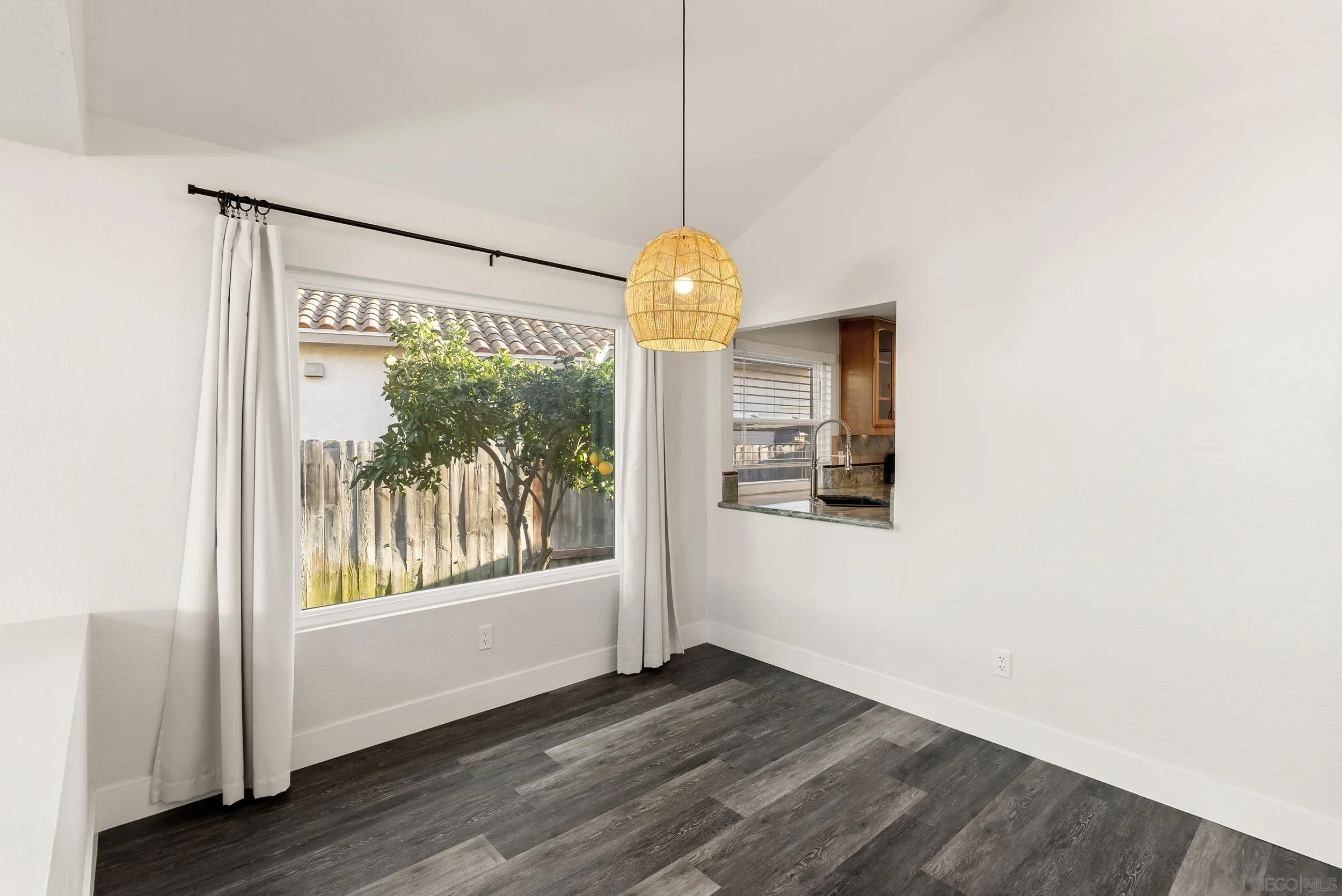 https://cdn.realtyfeed.com/cdn/127/260001496/dca5f580e054f42de45123479744ff63.webp