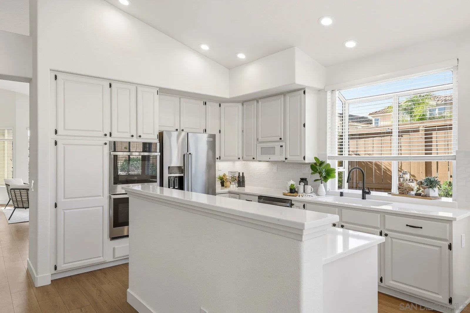 https://cdn.realtyfeed.com/cdn/127/260001501/1830055c873d419dde10b964a0180f4b.webp