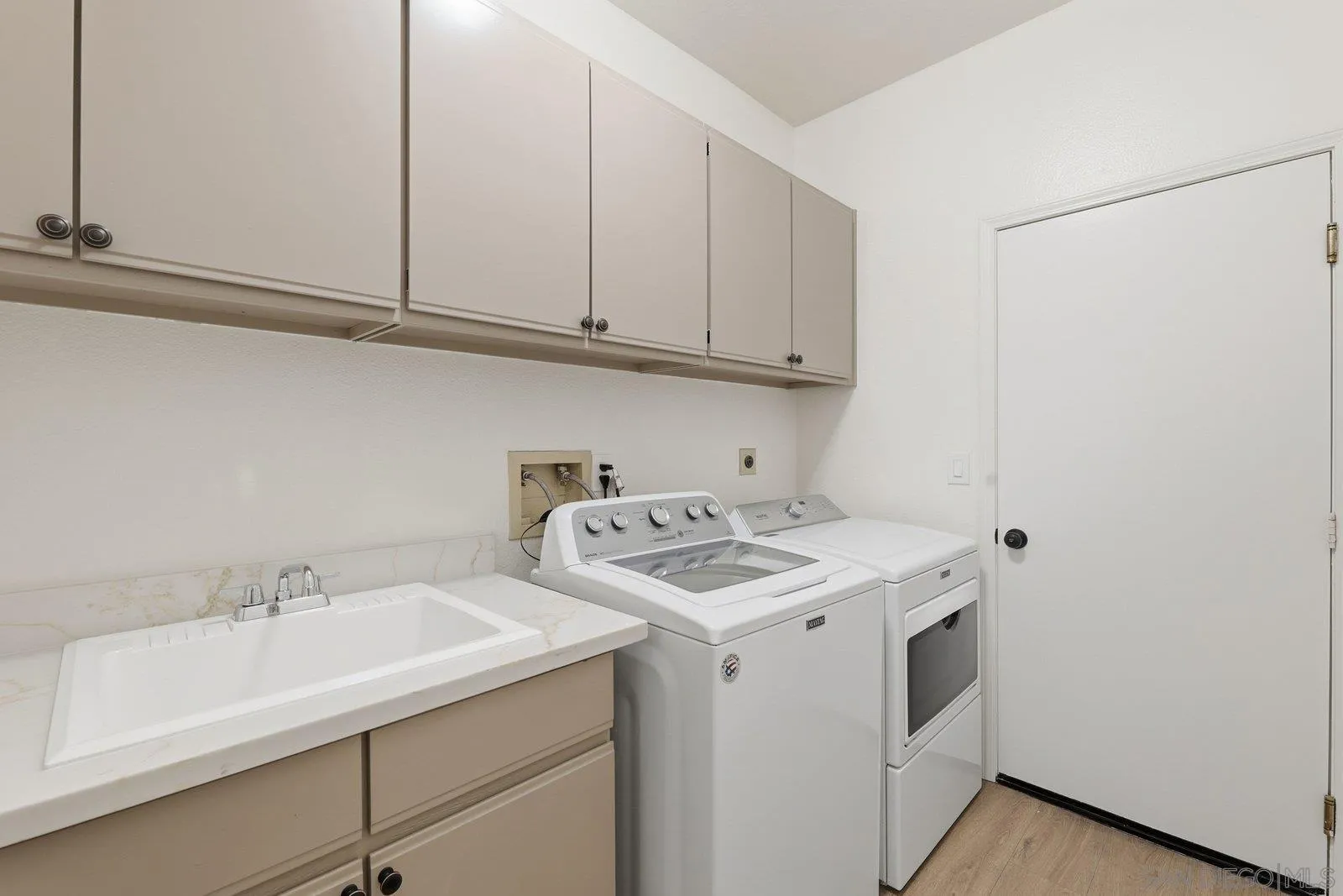 https://cdn.realtyfeed.com/cdn/127/260001501/2b4eedfd9966762a384967343b2ceec6.webp