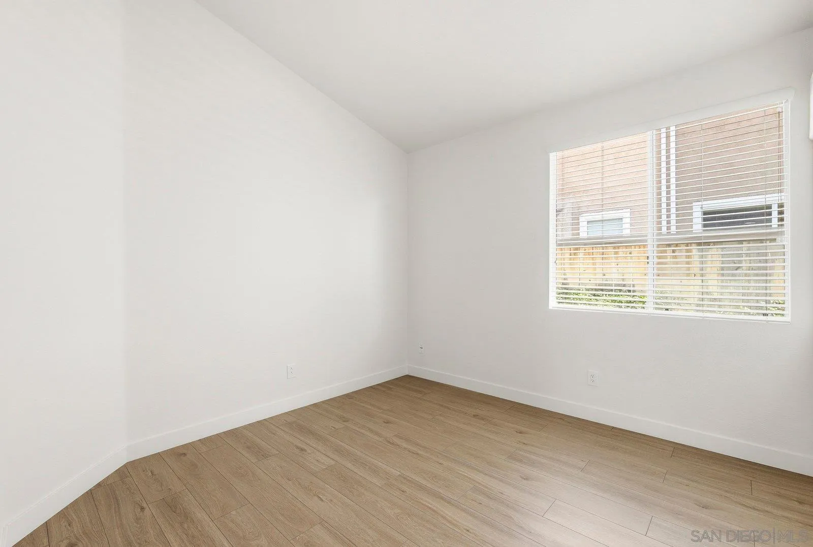 https://cdn.realtyfeed.com/cdn/127/260001501/52a451d434a161d267159984c6399311.webp