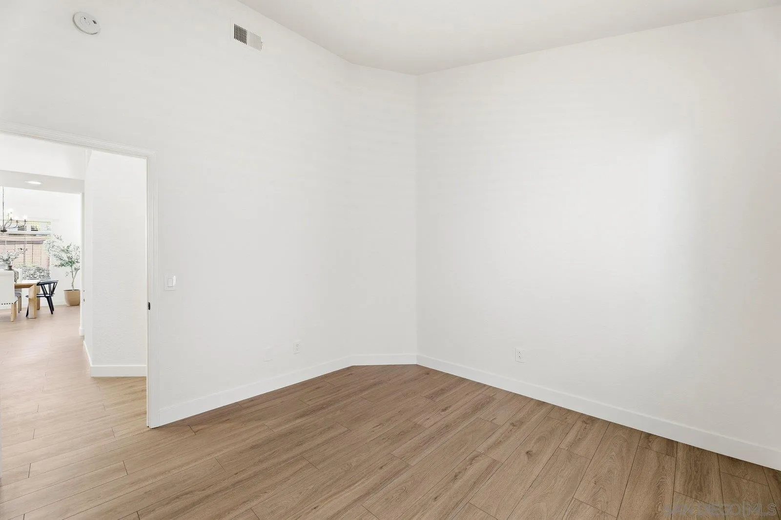 https://cdn.realtyfeed.com/cdn/127/260001501/5b6ceda37a9287e519ac6b79ae9123f4.webp