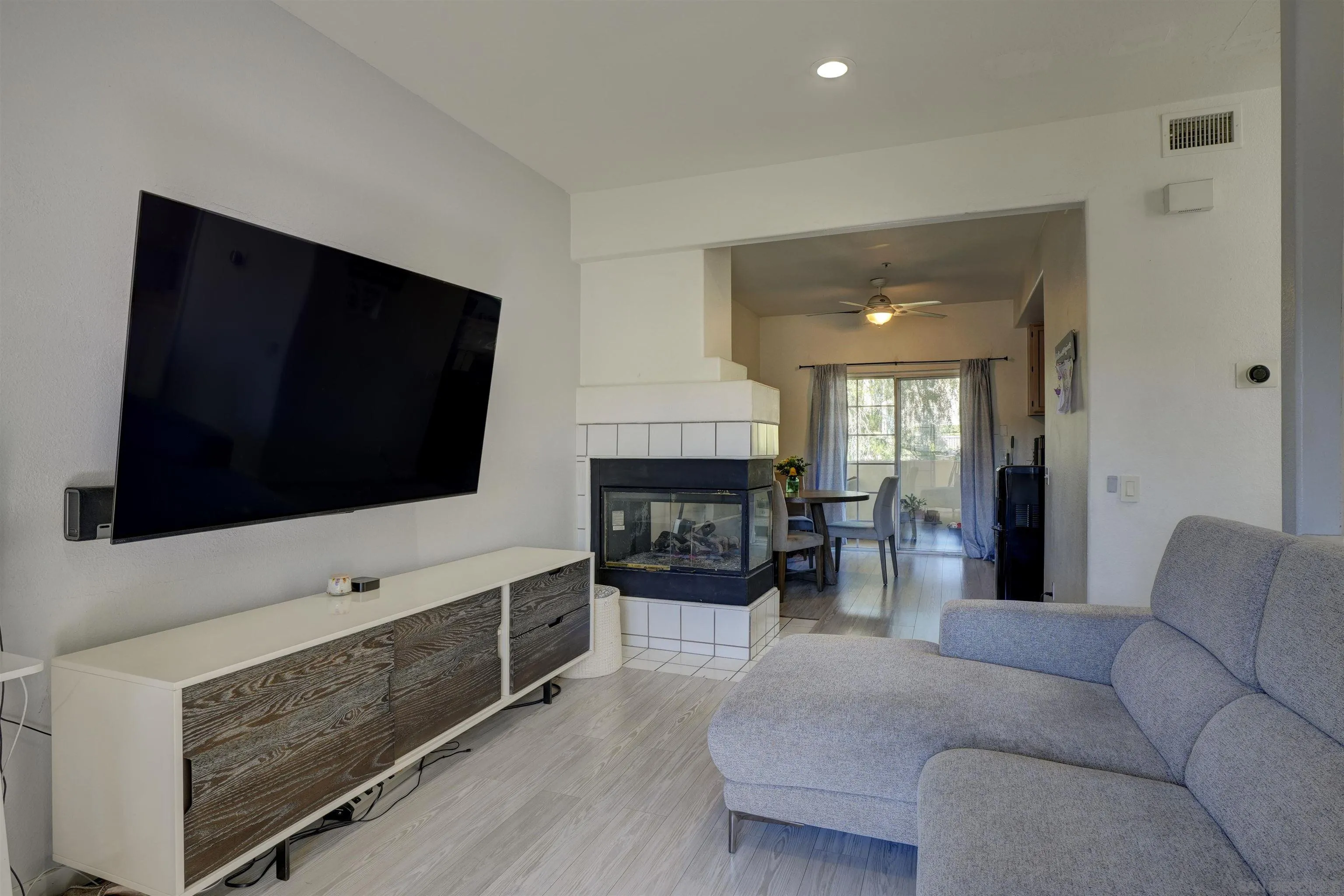 https://cdn.realtyfeed.com/cdn/127/260001502/2900b48e526aaca45404d47bd0e6bed5.webp