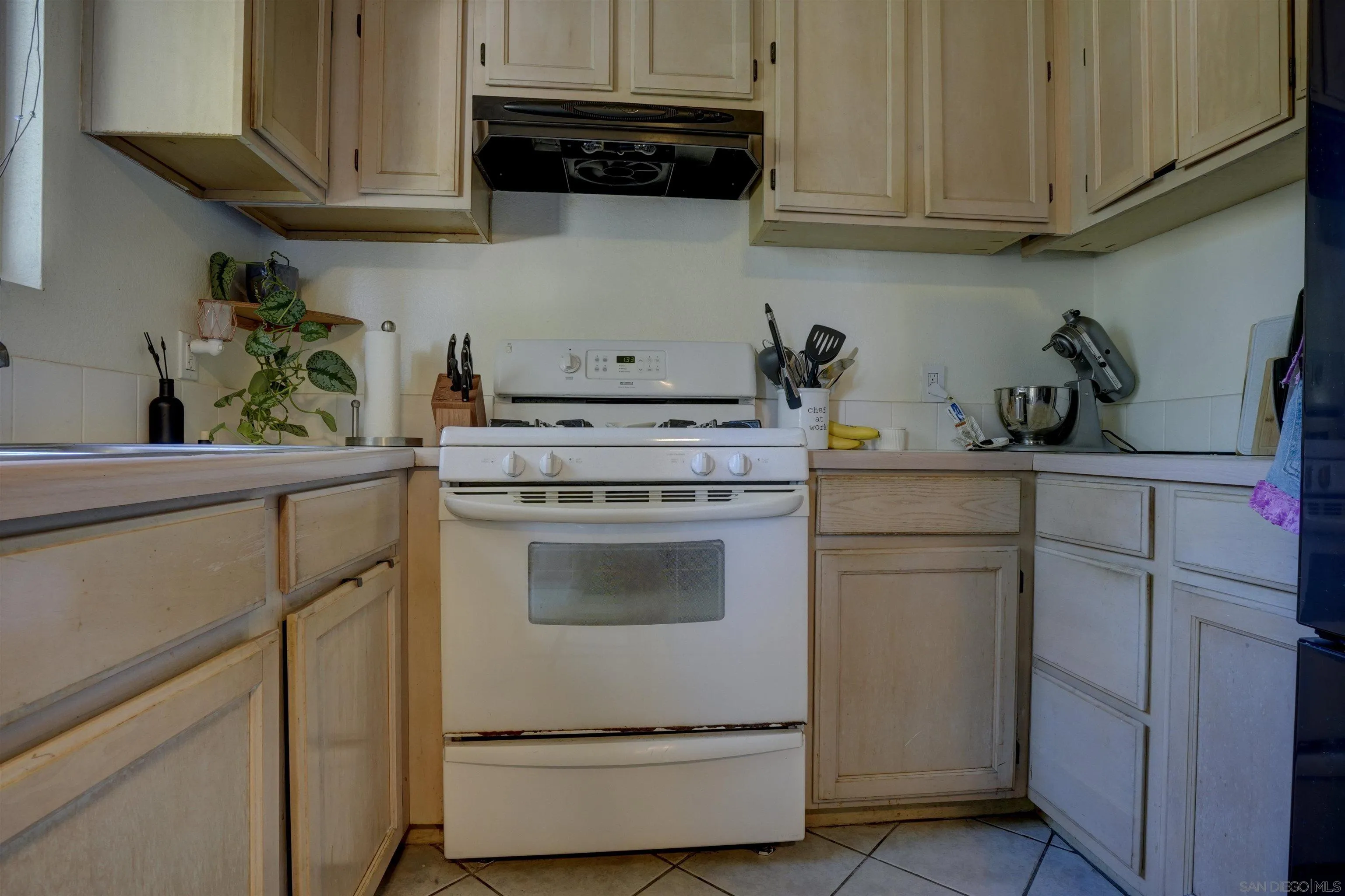https://cdn.realtyfeed.com/cdn/127/260001502/627d210e7be1b377f935bd01ec296092.webp