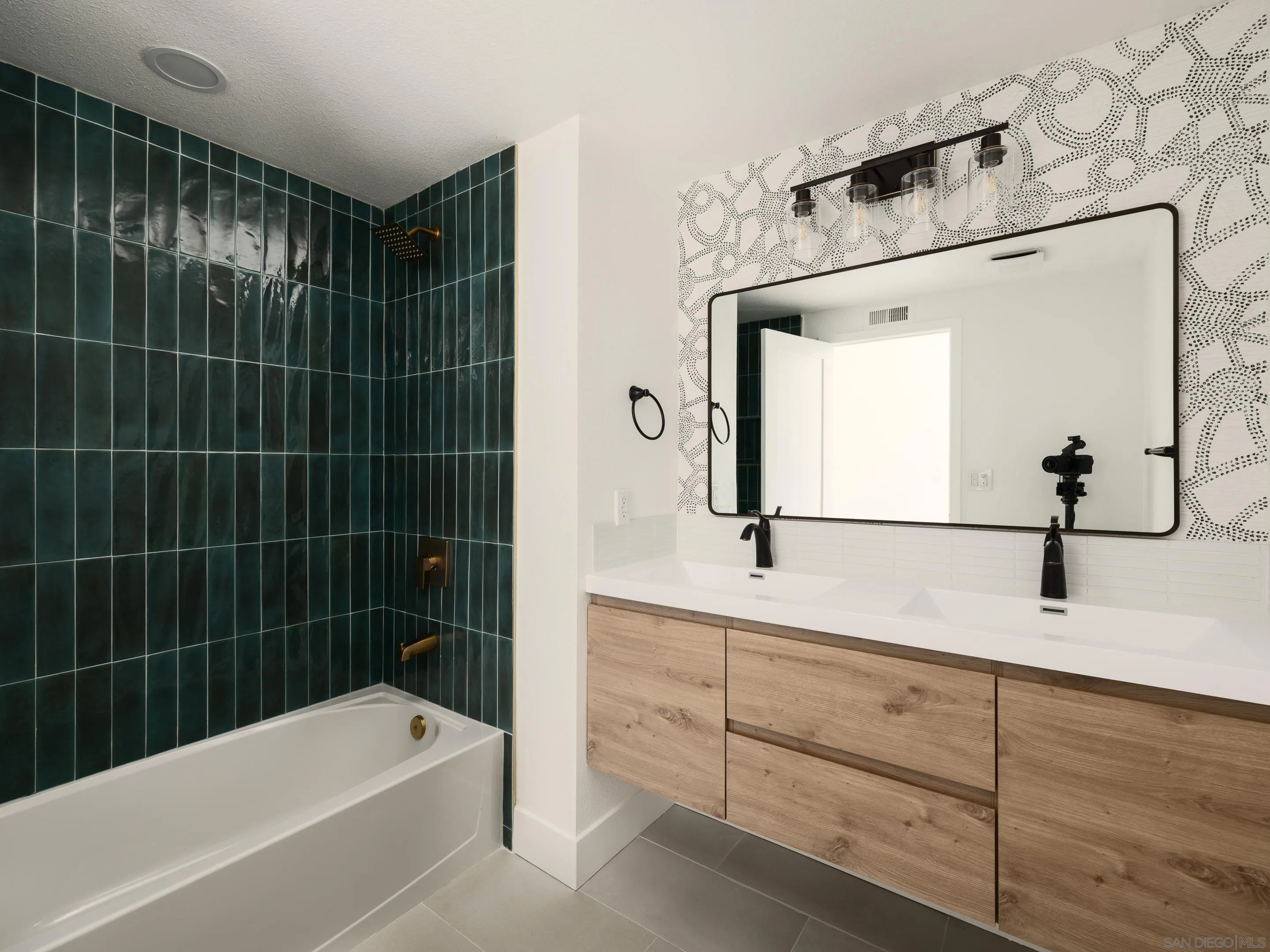https://cdn.realtyfeed.com/cdn/127/260001507/da044991343ab0c6827197fd3c7530c0.webp