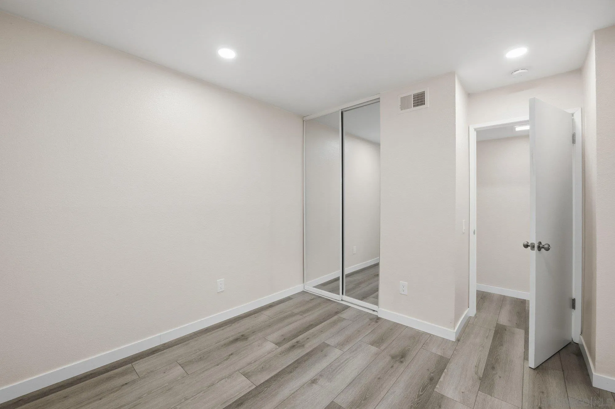 Photo #15: 260001508 Listing: Photo #15