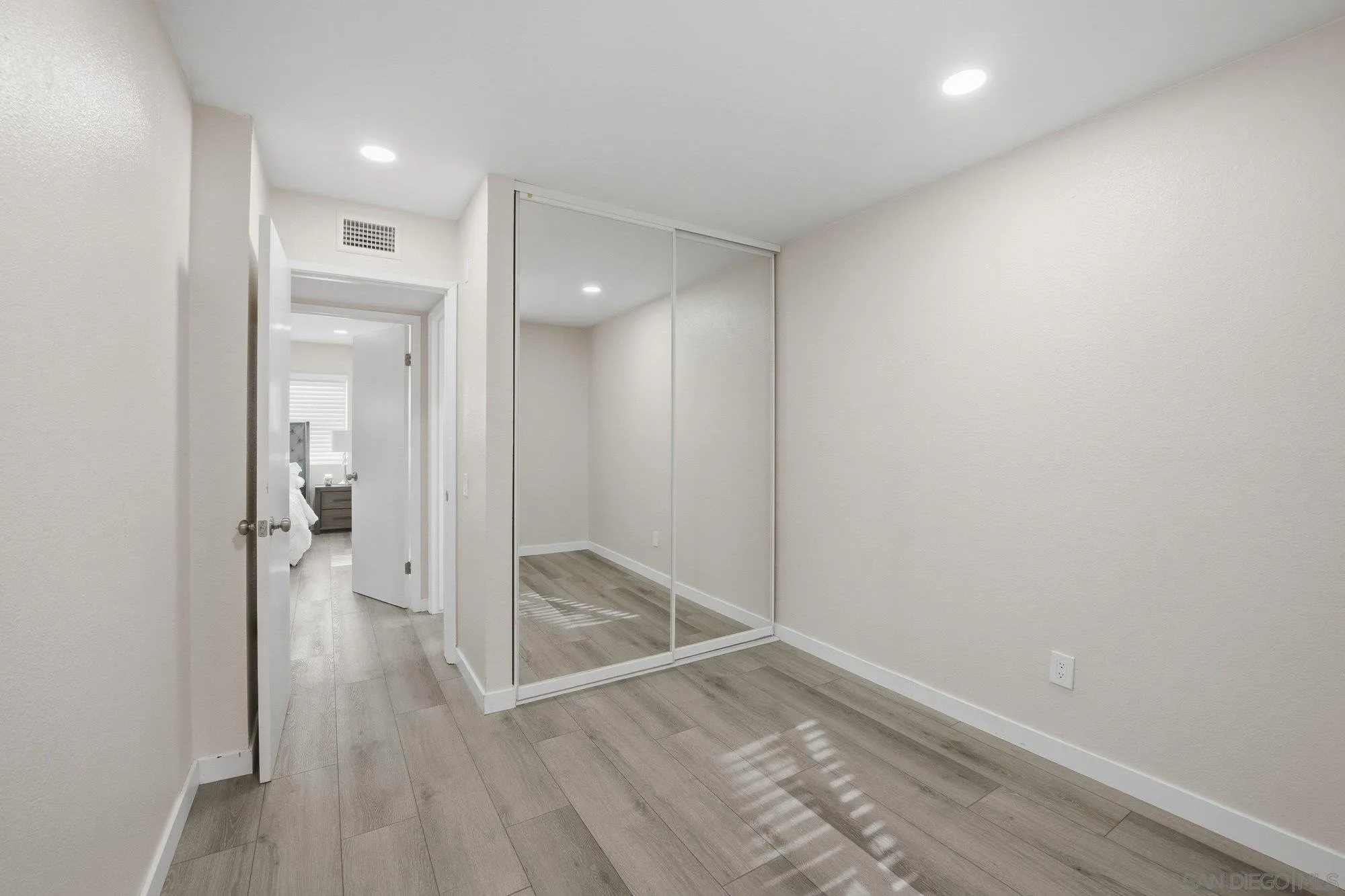 Photo #17: 260001508 Listing: Photo #17