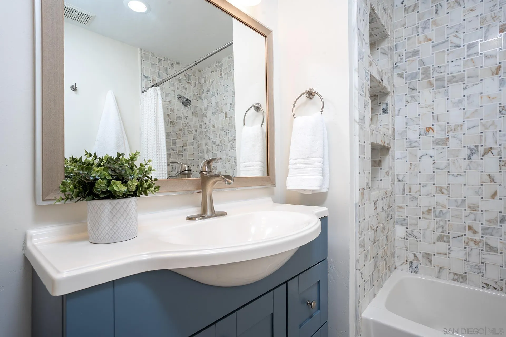 https://cdn.realtyfeed.com/cdn/127/260001510/d04059e9a99da21078ee431837ab7b93.webp