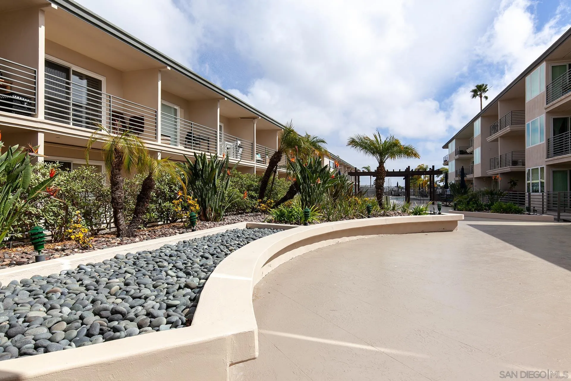 https://cdn.realtyfeed.com/cdn/127/260001510/e31e8ef66bd4b2282b792dd4ac218411.webp