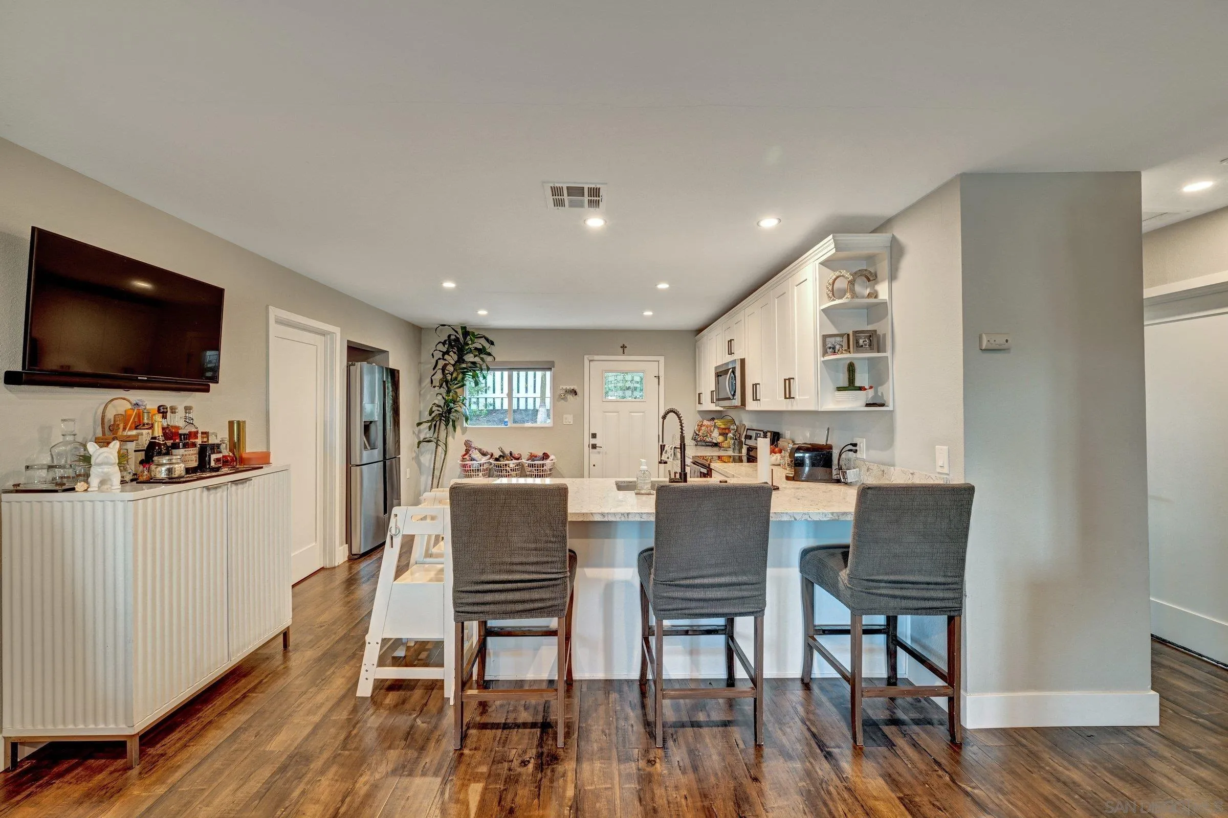 https://cdn.realtyfeed.com/cdn/127/260001519/0c6ca260cc7502d2e9c1d5b284a12c40.webp