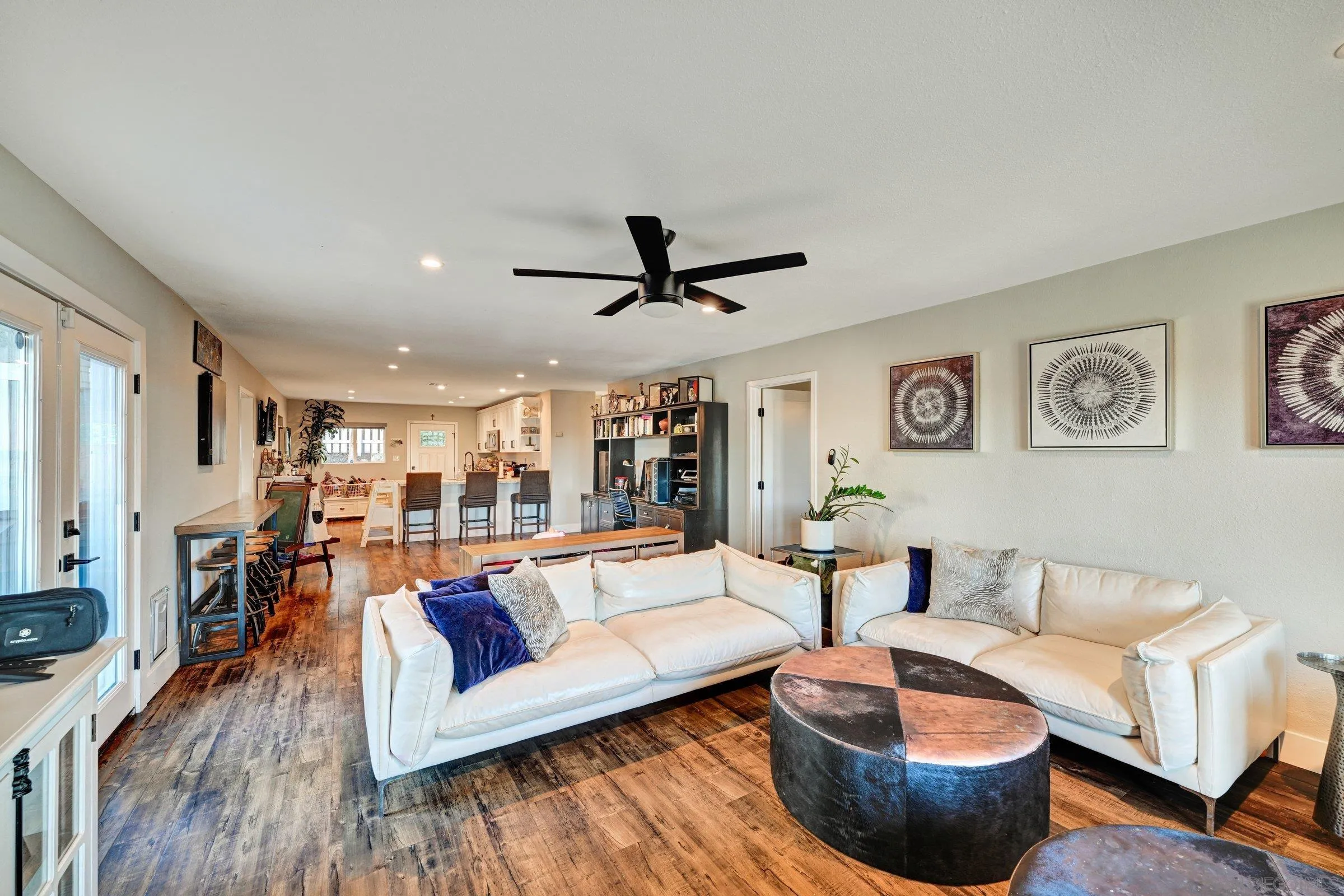 https://cdn.realtyfeed.com/cdn/127/260001519/8c31ad05a8f52f3350302b4558a5adc2.webp