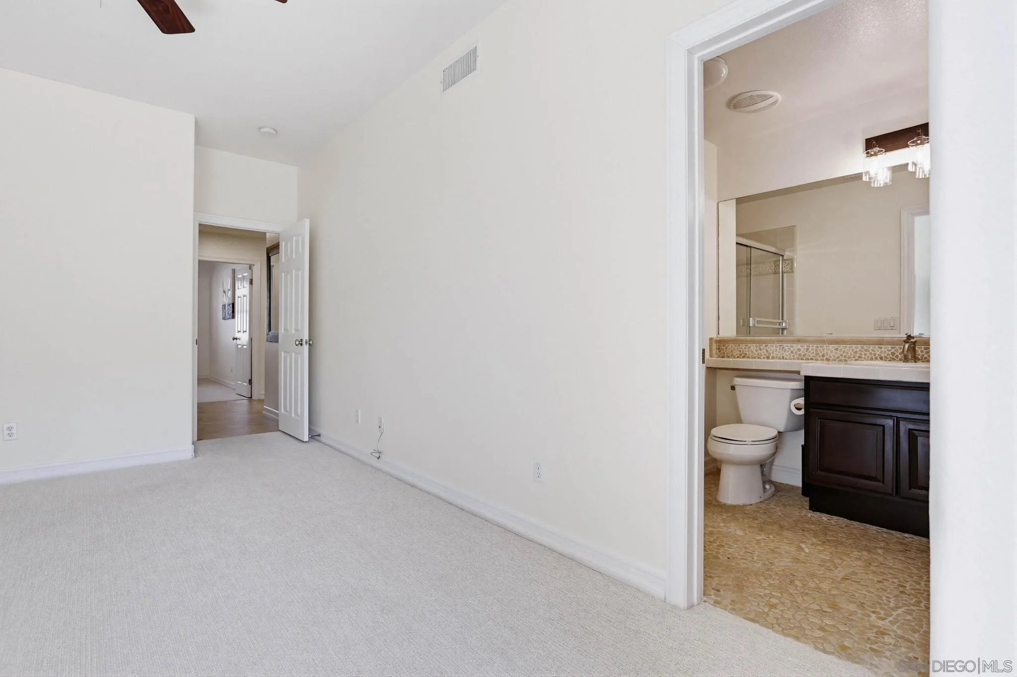 https://cdn.realtyfeed.com/cdn/127/260001525/cbc260bce154431cb7beeb88b6683acc.webp