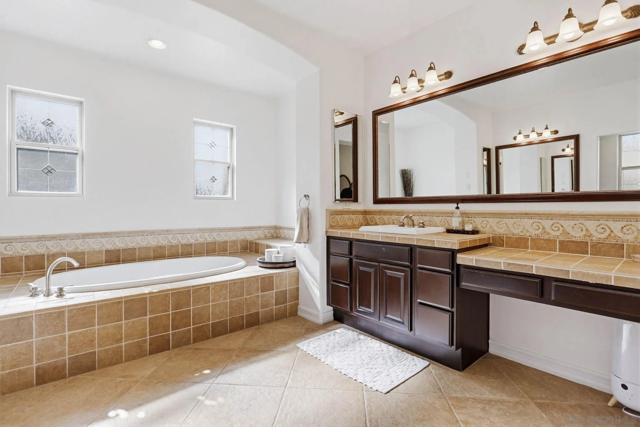 https://cdn.realtyfeed.com/cdn/127/260001525/ed49ac484e8d8523137c6535ec10ed16.webp