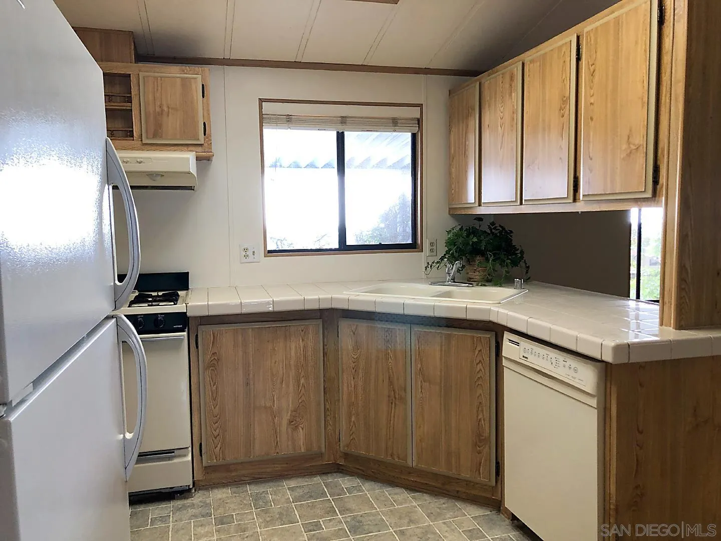 https://cdn.realtyfeed.com/cdn/127/260001528/2ec89c770d105f9cad40002df3257b58.webp