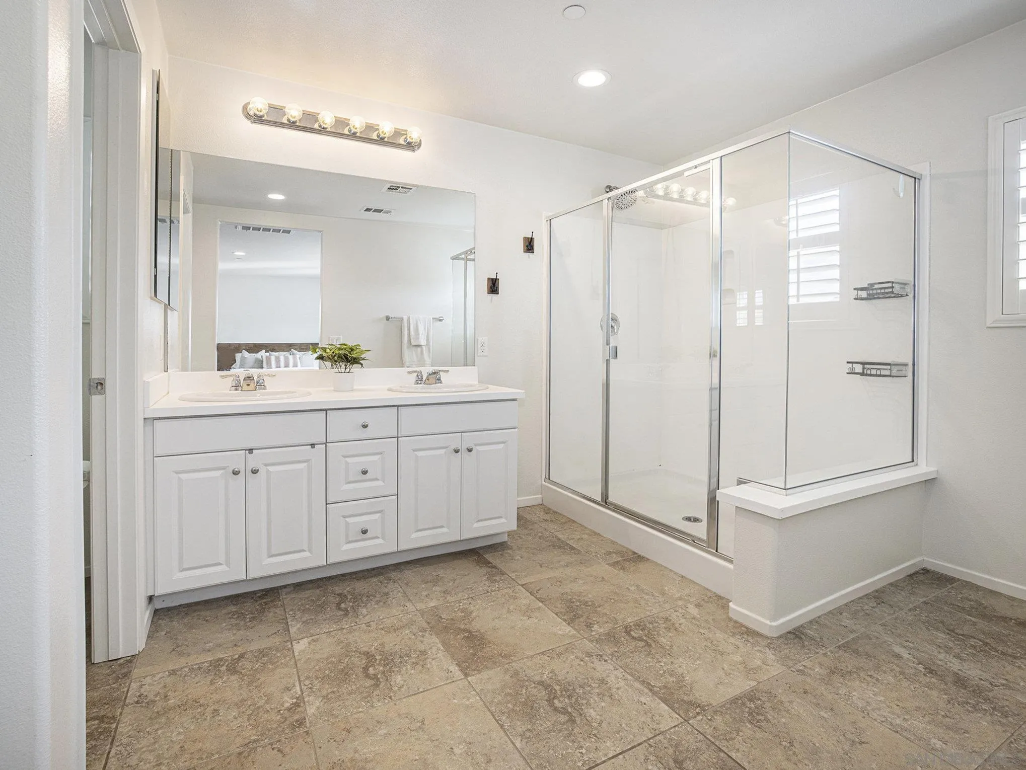https://cdn.realtyfeed.com/cdn/127/260001530/b9904c3f5b3b6710bbe5a19adfedbf7d.webp