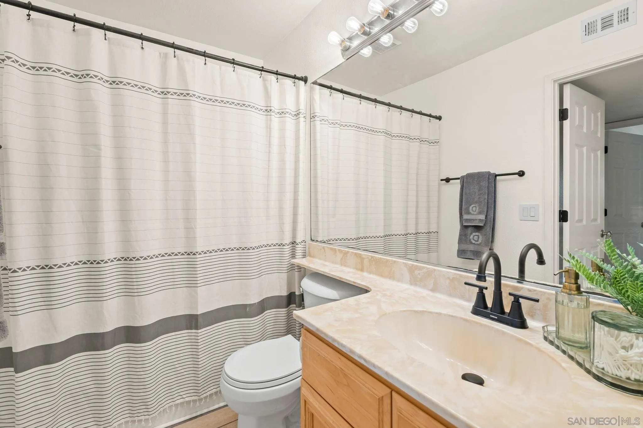 Photo #18: 260001534 Listing: Photo #18