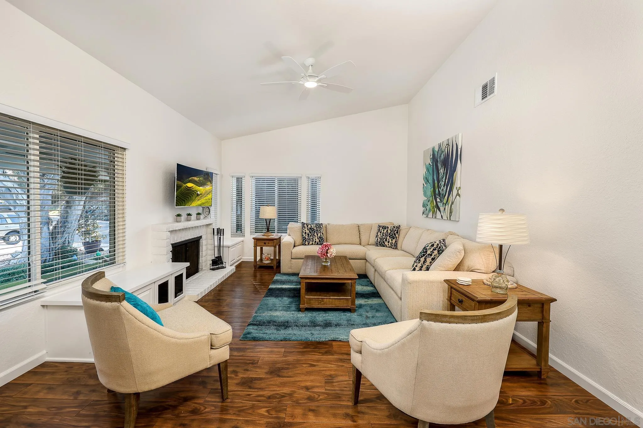 https://cdn.realtyfeed.com/cdn/127/260001536/01b3af6a2b5b13c82f1b9384ae133517.webp