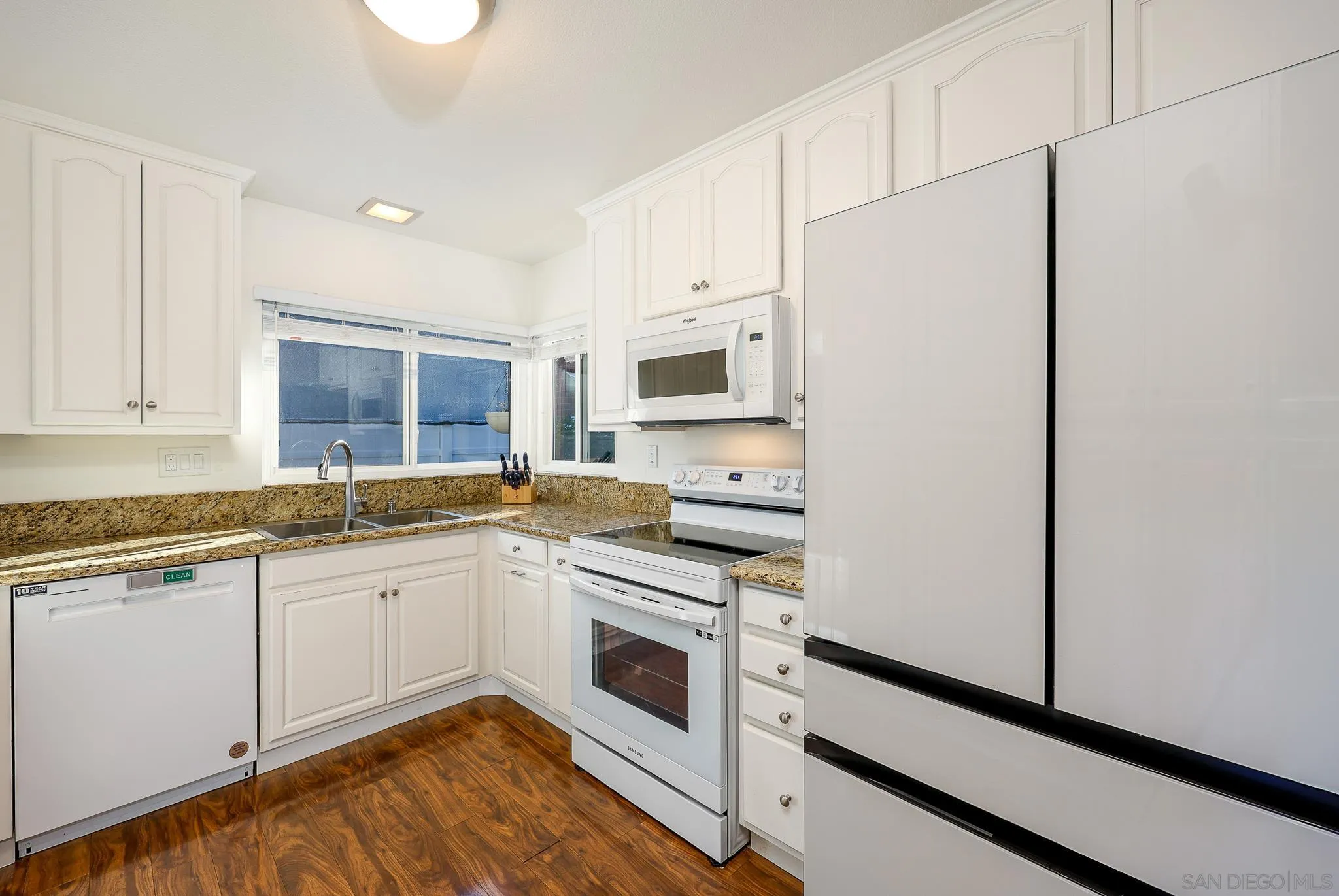 https://cdn.realtyfeed.com/cdn/127/260001536/72d4a27064e0a716597a40b54043e1fb.webp