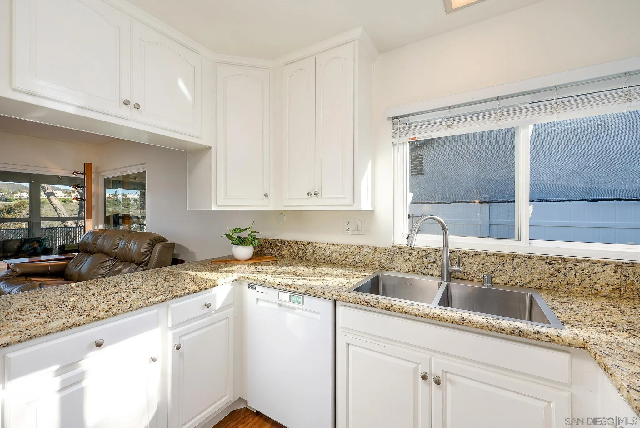 https://cdn.realtyfeed.com/cdn/127/260001536/a7d07e1bf15022806b7e94c3ccb5d859.webp