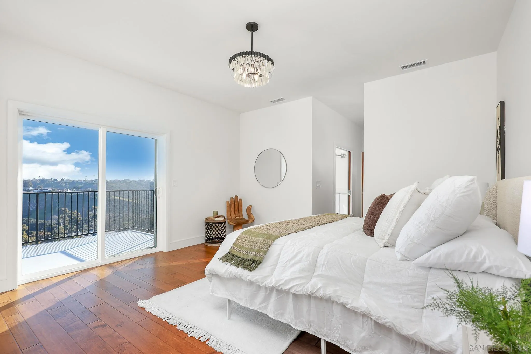 https://cdn.realtyfeed.com/cdn/127/260001537/74b7cfdc1d825d2200e6713ea61aee7c.webp