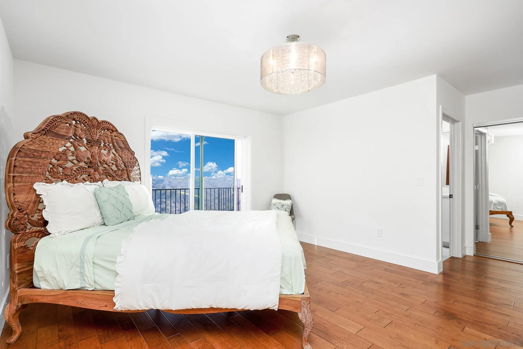 https://cdn.realtyfeed.com/cdn/127/260001537/dde46502a9924b9770b89de89a6b5c9f.webp