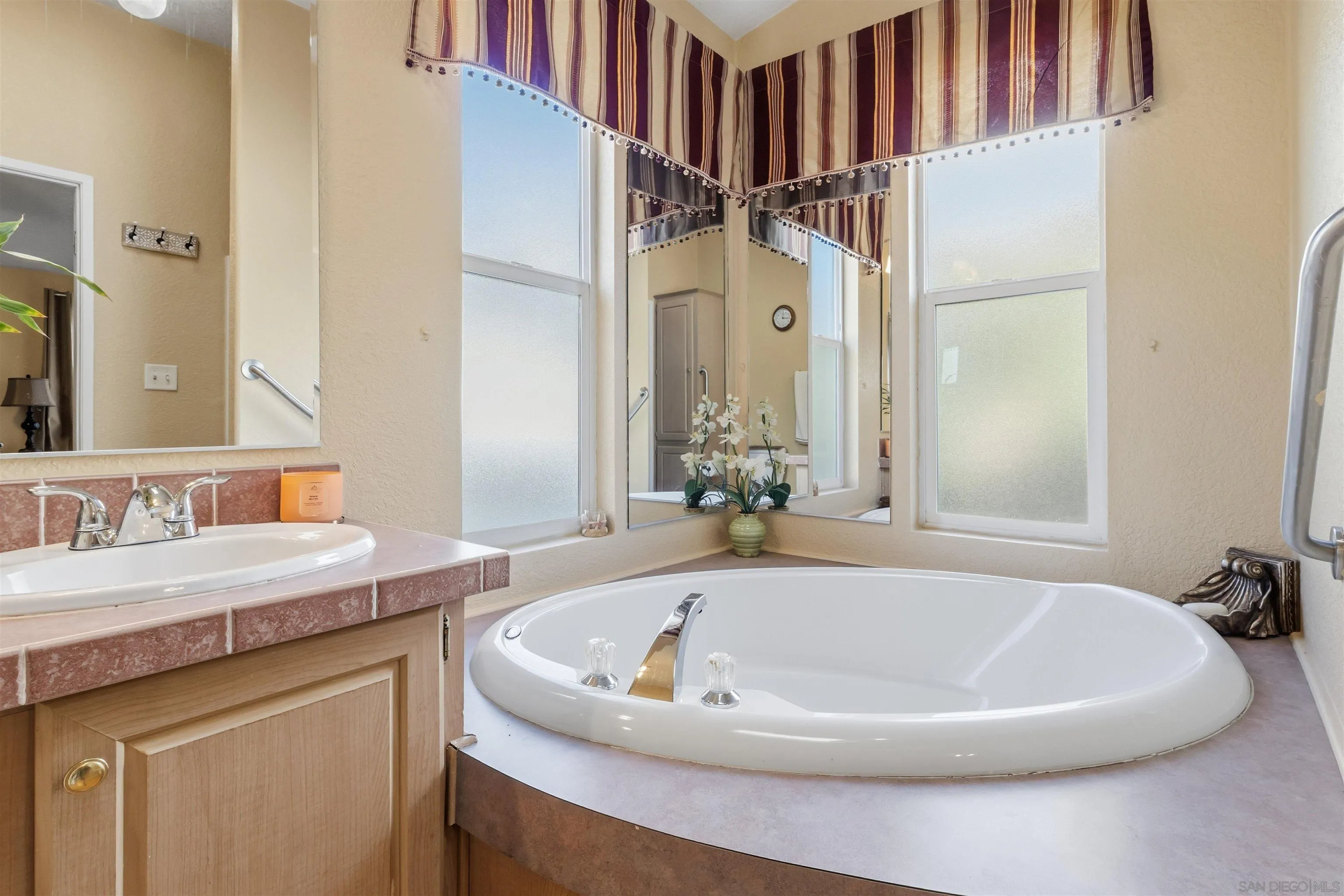 https://cdn.realtyfeed.com/cdn/127/260001540/2dcfe806220e52700cbbba61d743d022.webp
