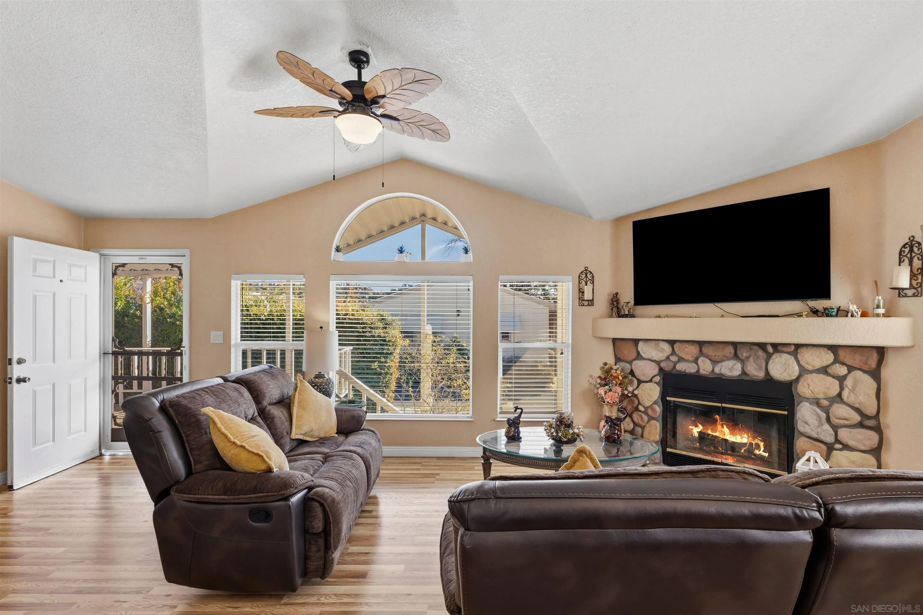https://cdn.realtyfeed.com/cdn/127/260001540/4ab5241f4af34ee6ee120522f63c3dd3.webp