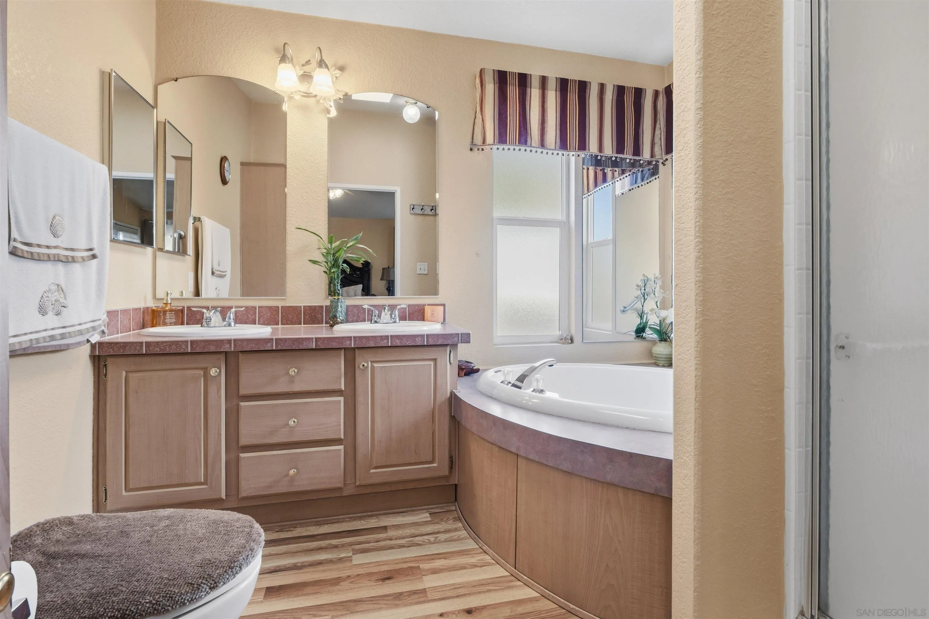 https://cdn.realtyfeed.com/cdn/127/260001540/714481b2fd68813a01001f33c6ee63c7.webp