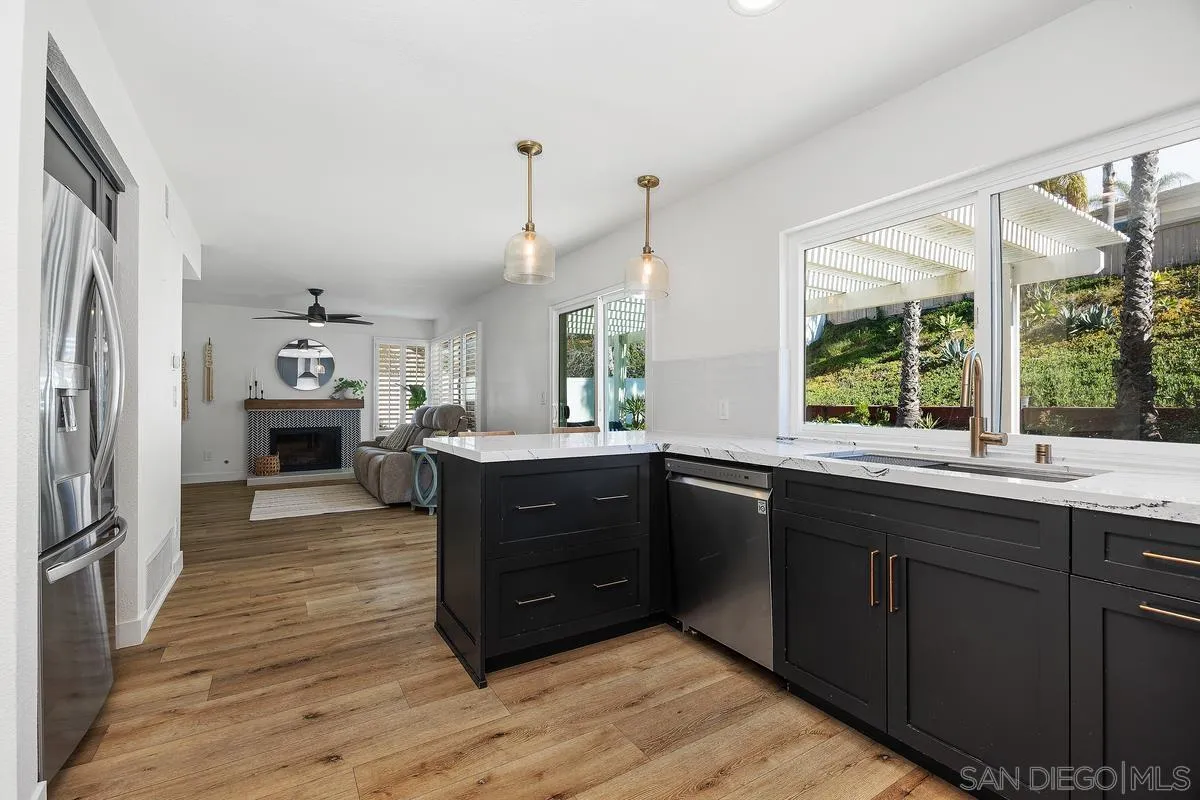 https://cdn.realtyfeed.com/cdn/127/260001543/55b74bbc2f8b3c390d5d06a4cfede789.webp