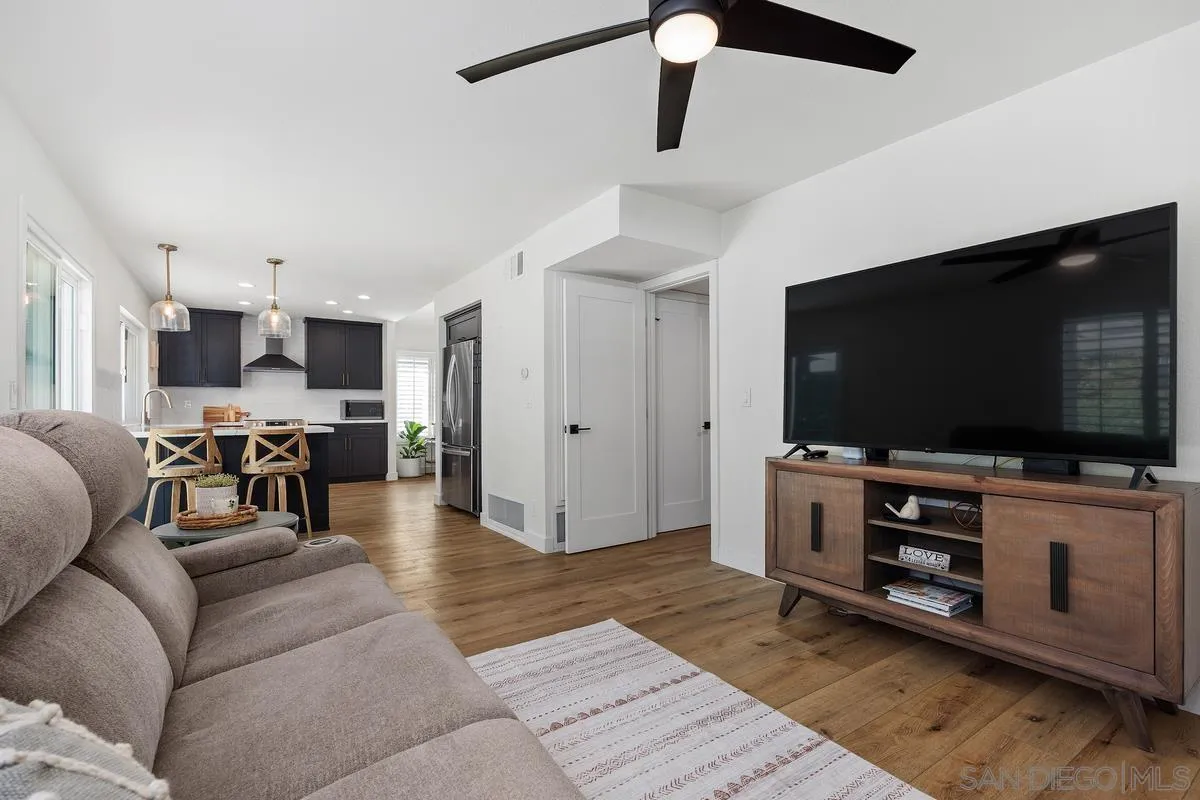 https://cdn.realtyfeed.com/cdn/127/260001543/7631d22636b37dfc3194e8d8106adfb4.webp