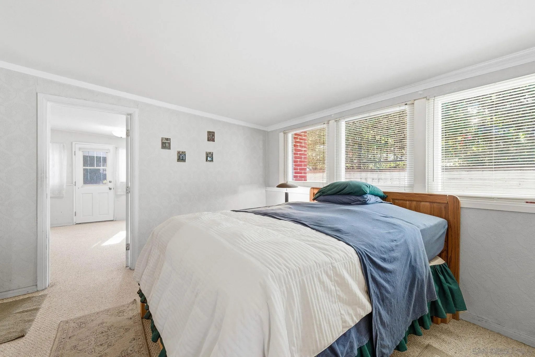https://cdn.realtyfeed.com/cdn/127/260001546/04a1670a14358f3cc69c089bf53a9030.webp