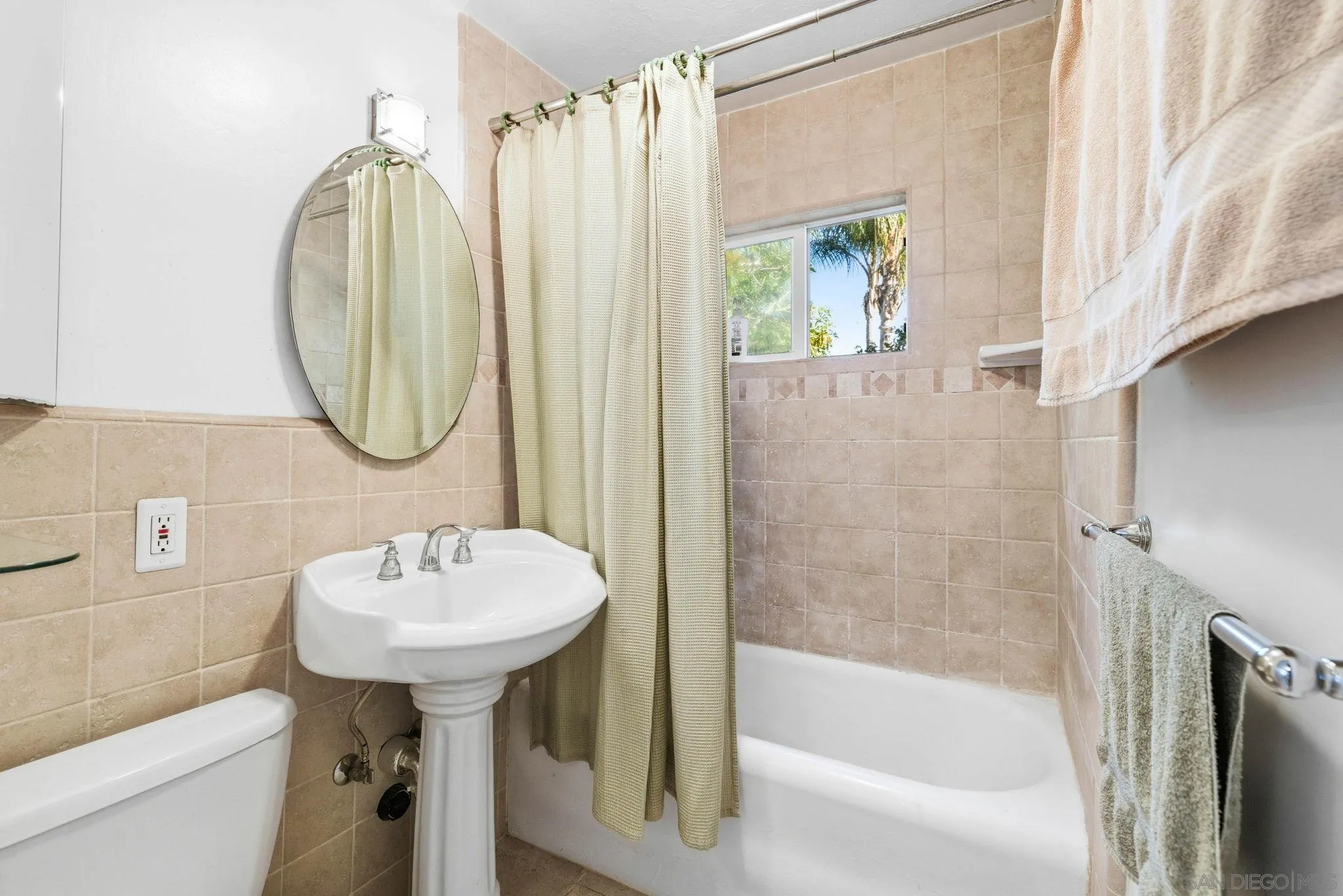 https://cdn.realtyfeed.com/cdn/127/260001546/22c406e558ae046a682bec8c5dd518aa.webp