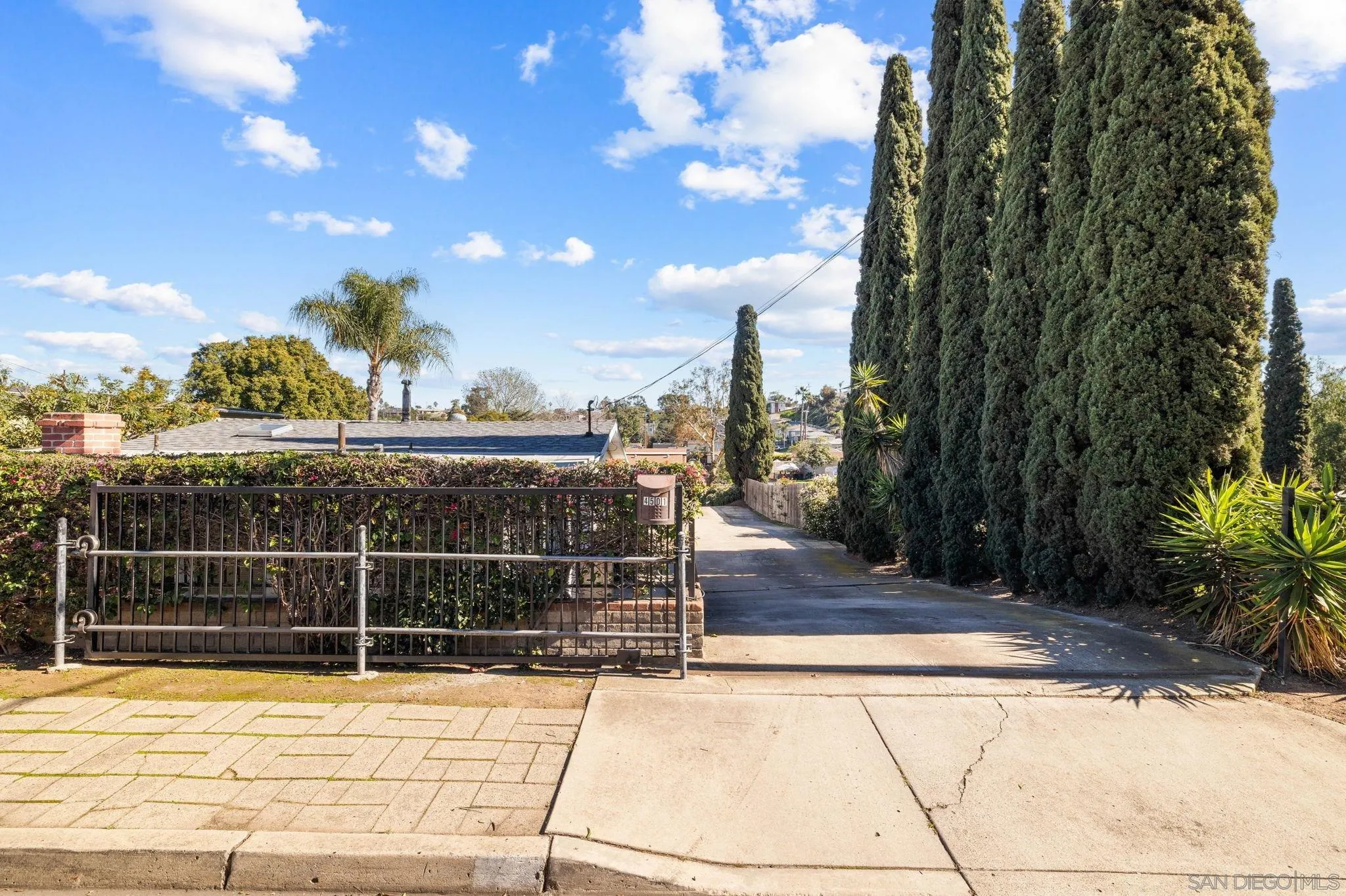 https://cdn.realtyfeed.com/cdn/127/260001546/9520e6822930f91f51cb4560da85c08b.webp