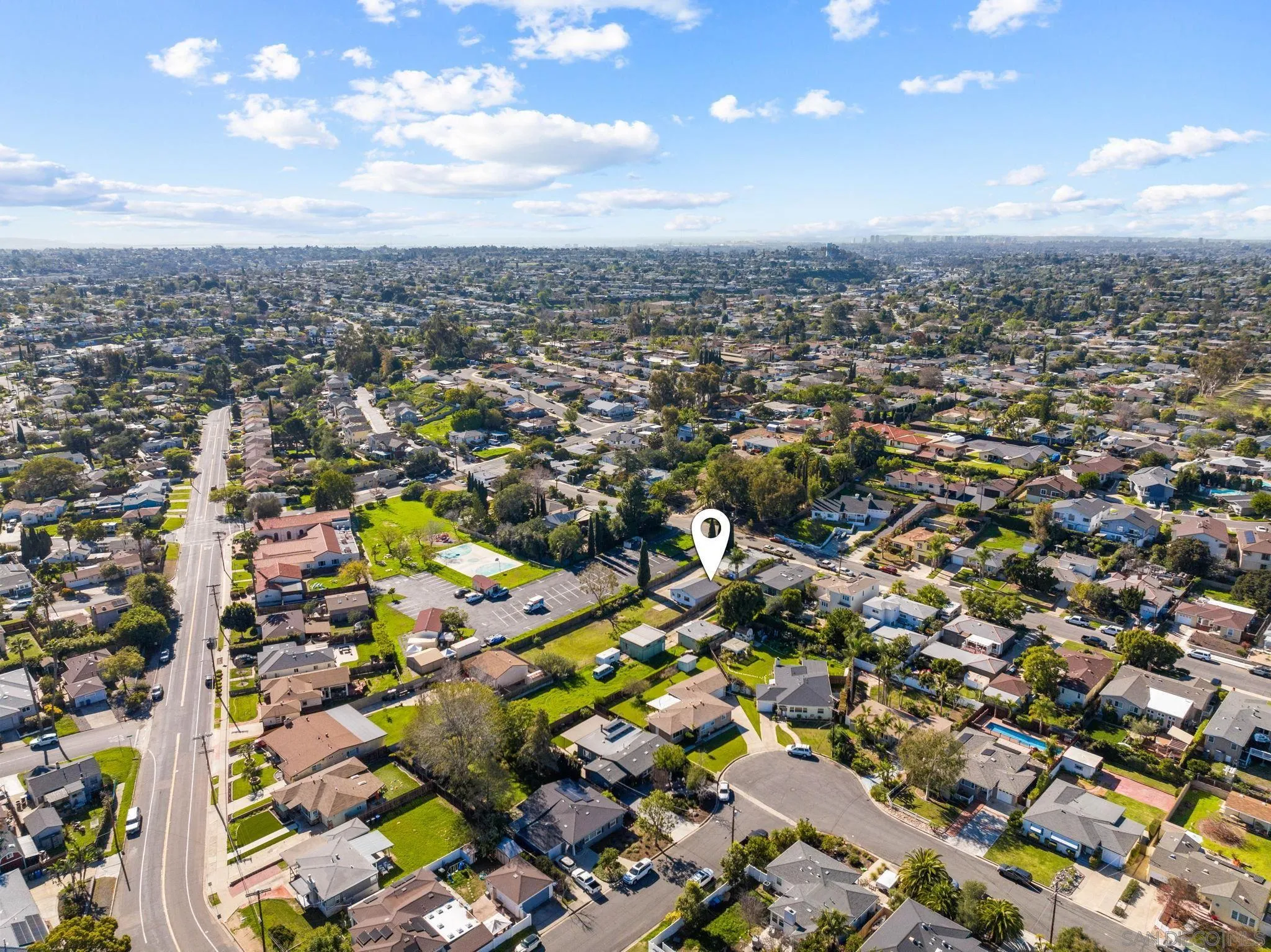https://cdn.realtyfeed.com/cdn/127/260001546/ef073b205970d36489d11d6244cb3cb9.webp
