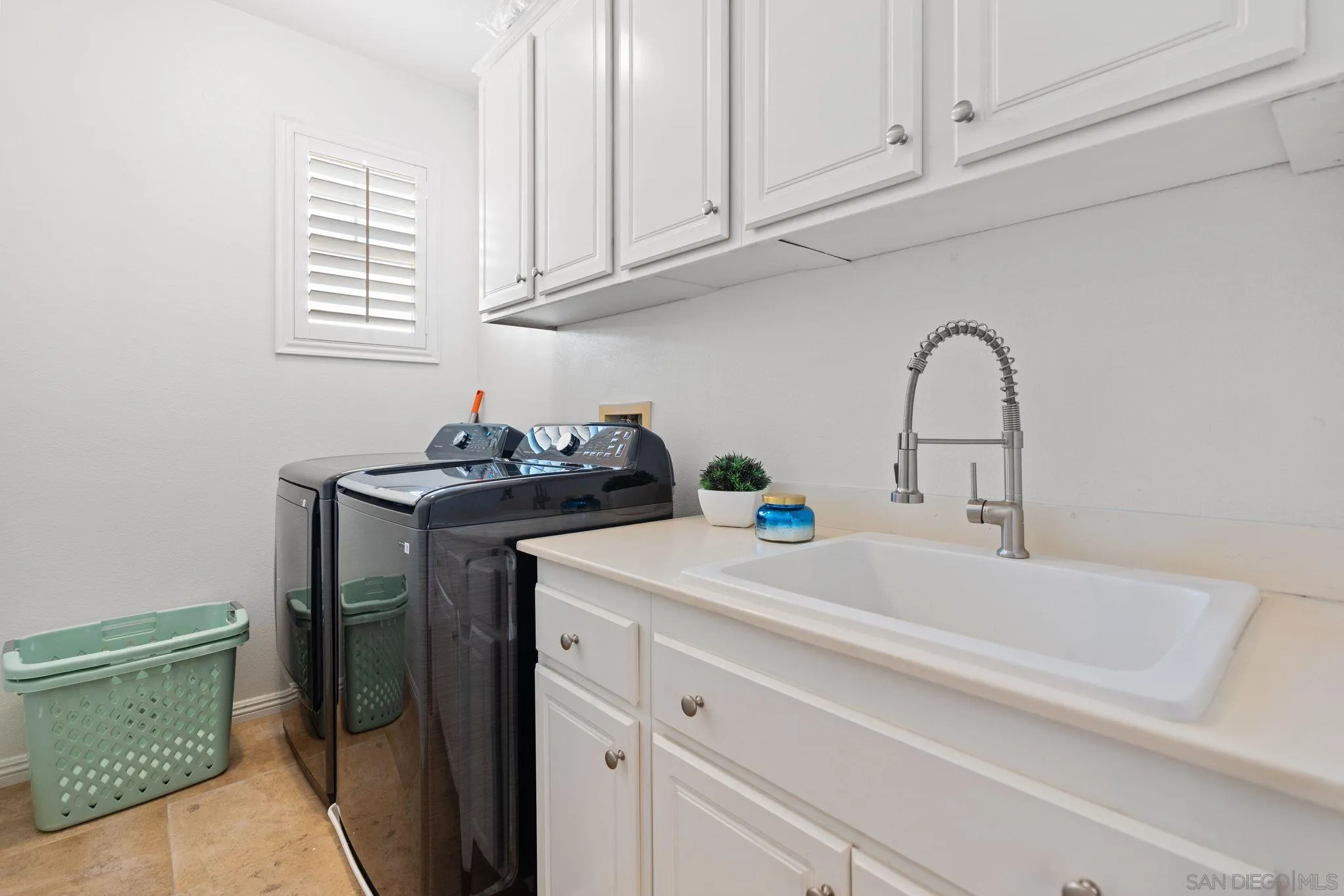 https://cdn.realtyfeed.com/cdn/127/260001552/00177dafc6c7e26b7265af4ef68627e1.webp