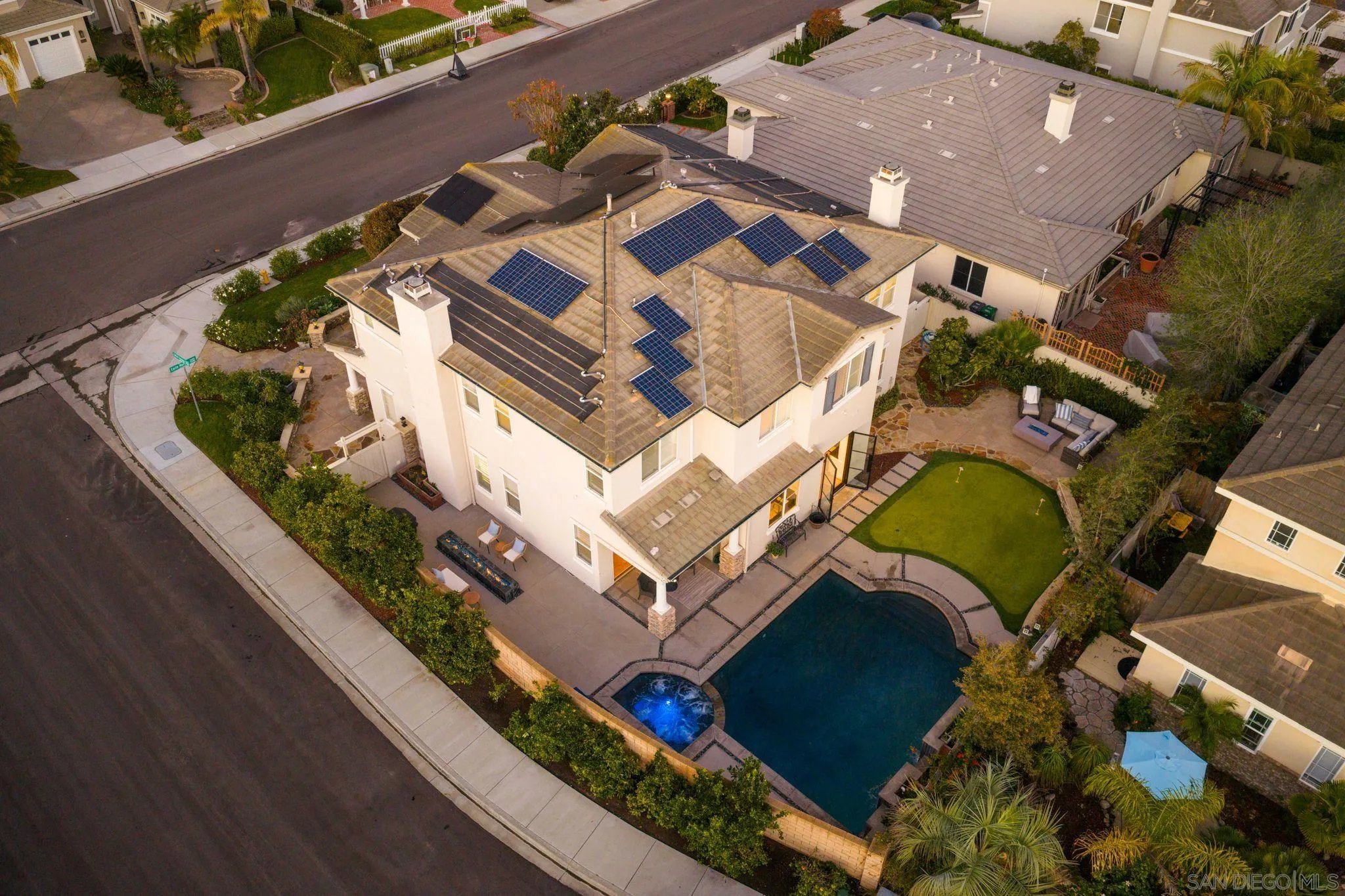https://cdn.realtyfeed.com/cdn/127/260001552/0c2538e47ffc5c184407e680bae0c535.webp