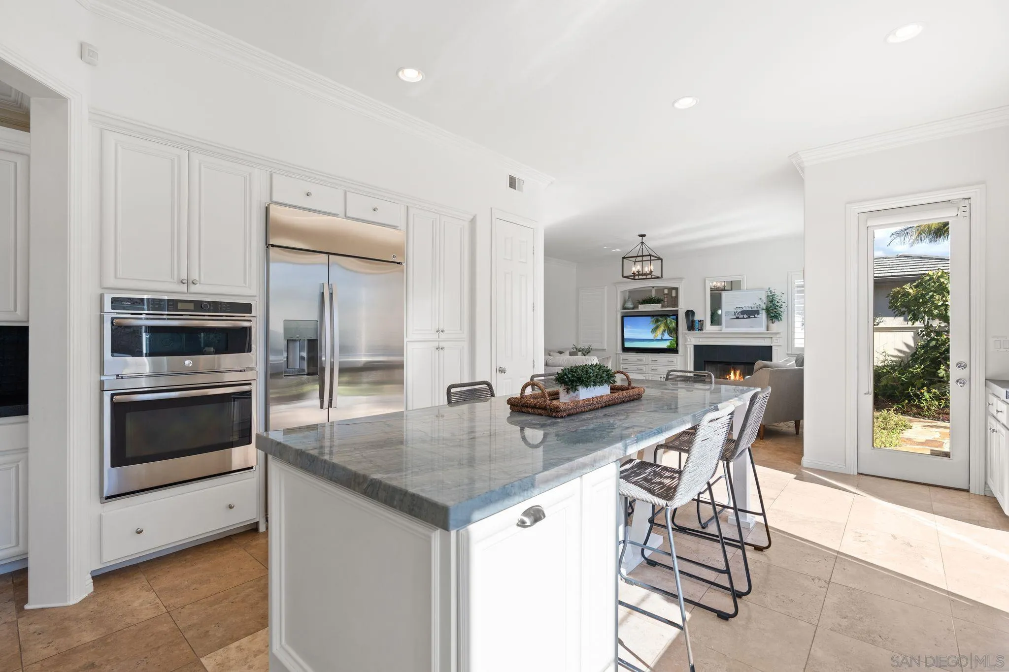 https://cdn.realtyfeed.com/cdn/127/260001552/6348393cb7a92f8b1ed99fbe607fb748.webp