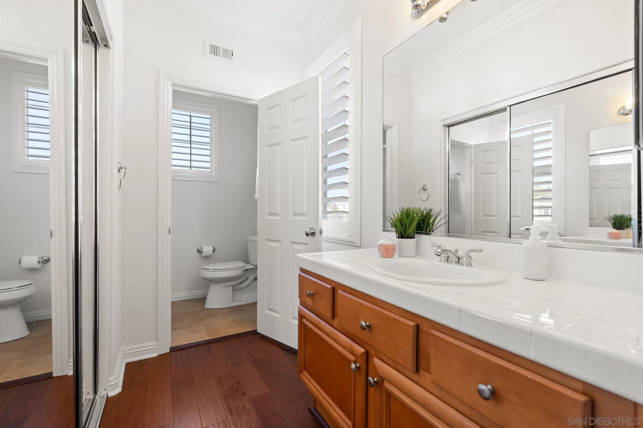 https://cdn.realtyfeed.com/cdn/127/260001552/693eac0ab61dd559530347505c85df56.webp