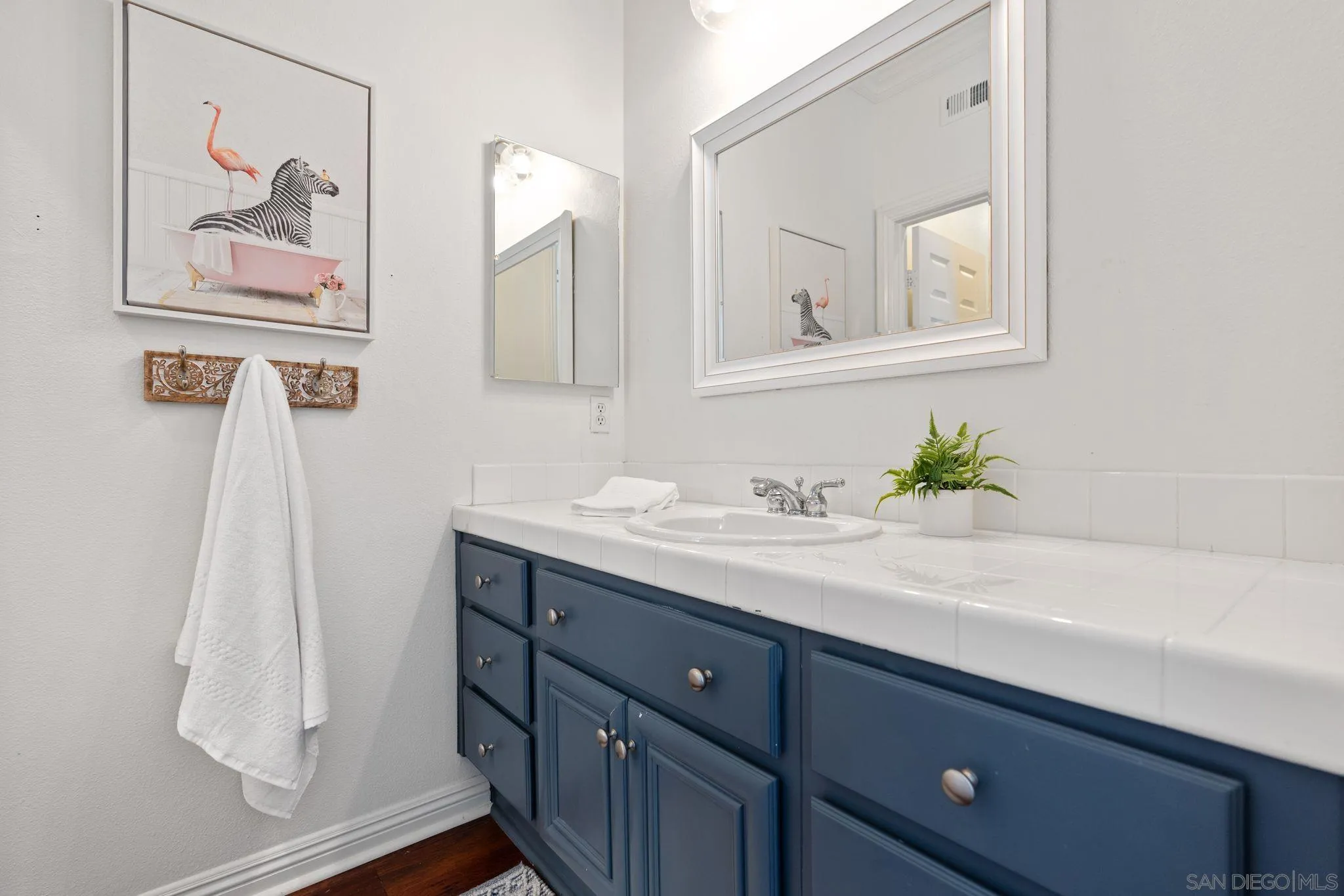 https://cdn.realtyfeed.com/cdn/127/260001552/a54954408d3c5c743ce88a11a1165ced.webp