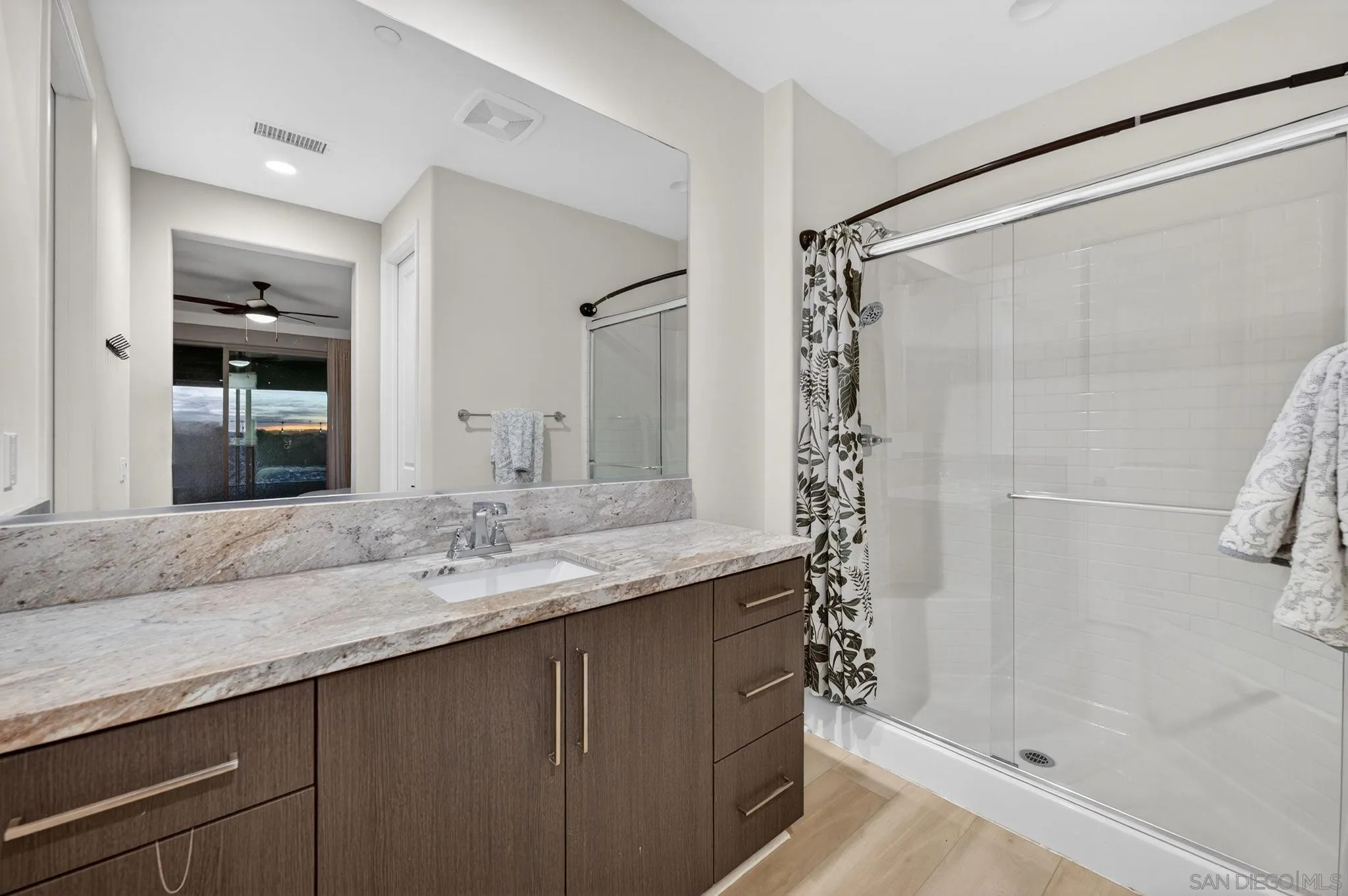 https://cdn.realtyfeed.com/cdn/127/260001557/1e71531fdea0170e393626625c30cb51.webp